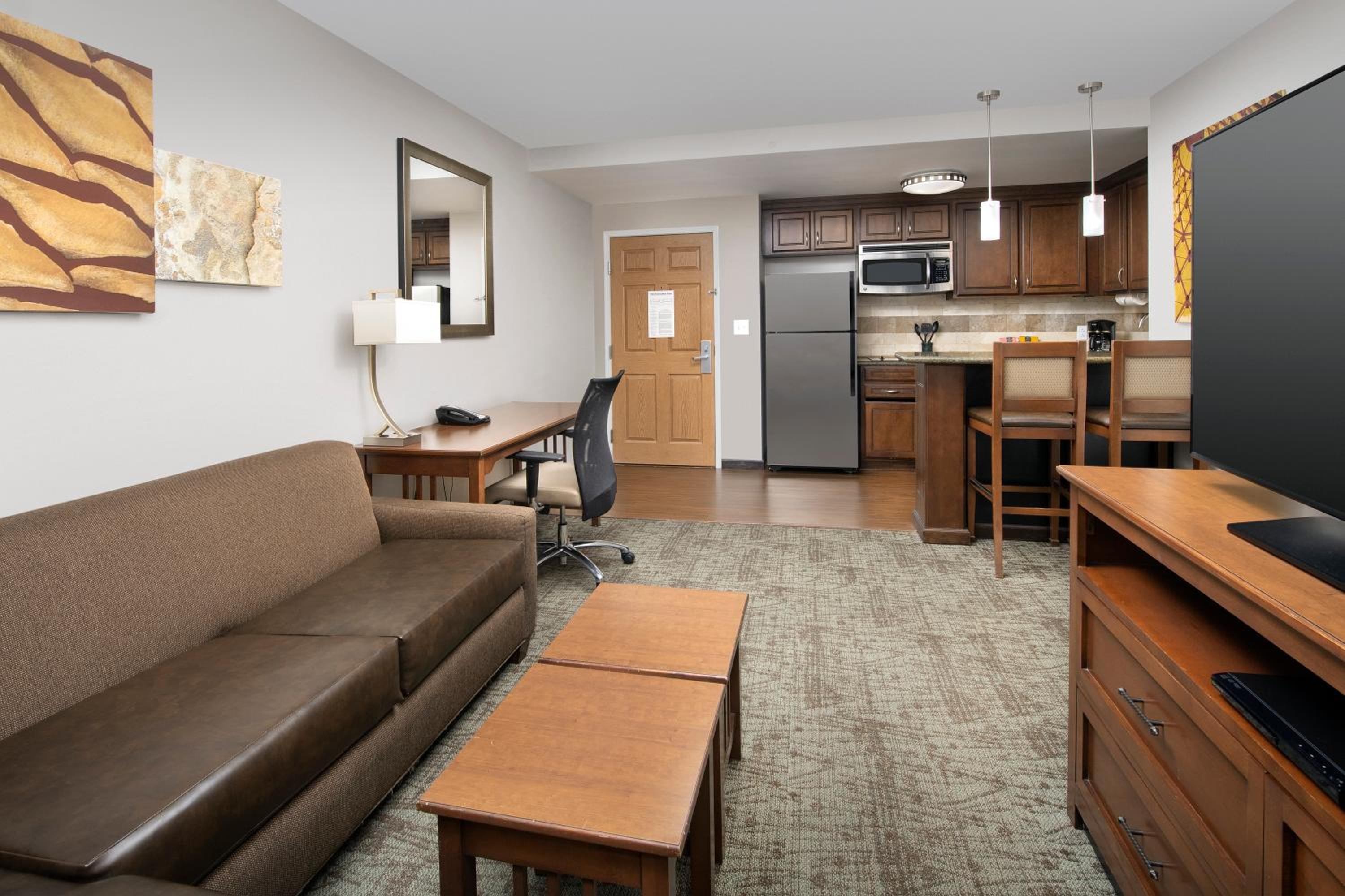 One-Bedroom Suite with Two Queen Beds - Photo 12