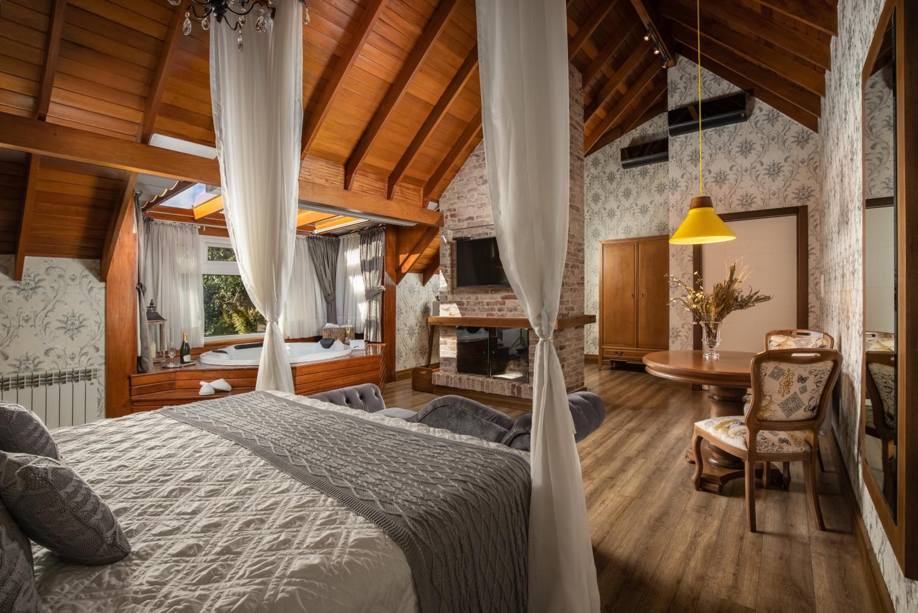 Superior King Suite
