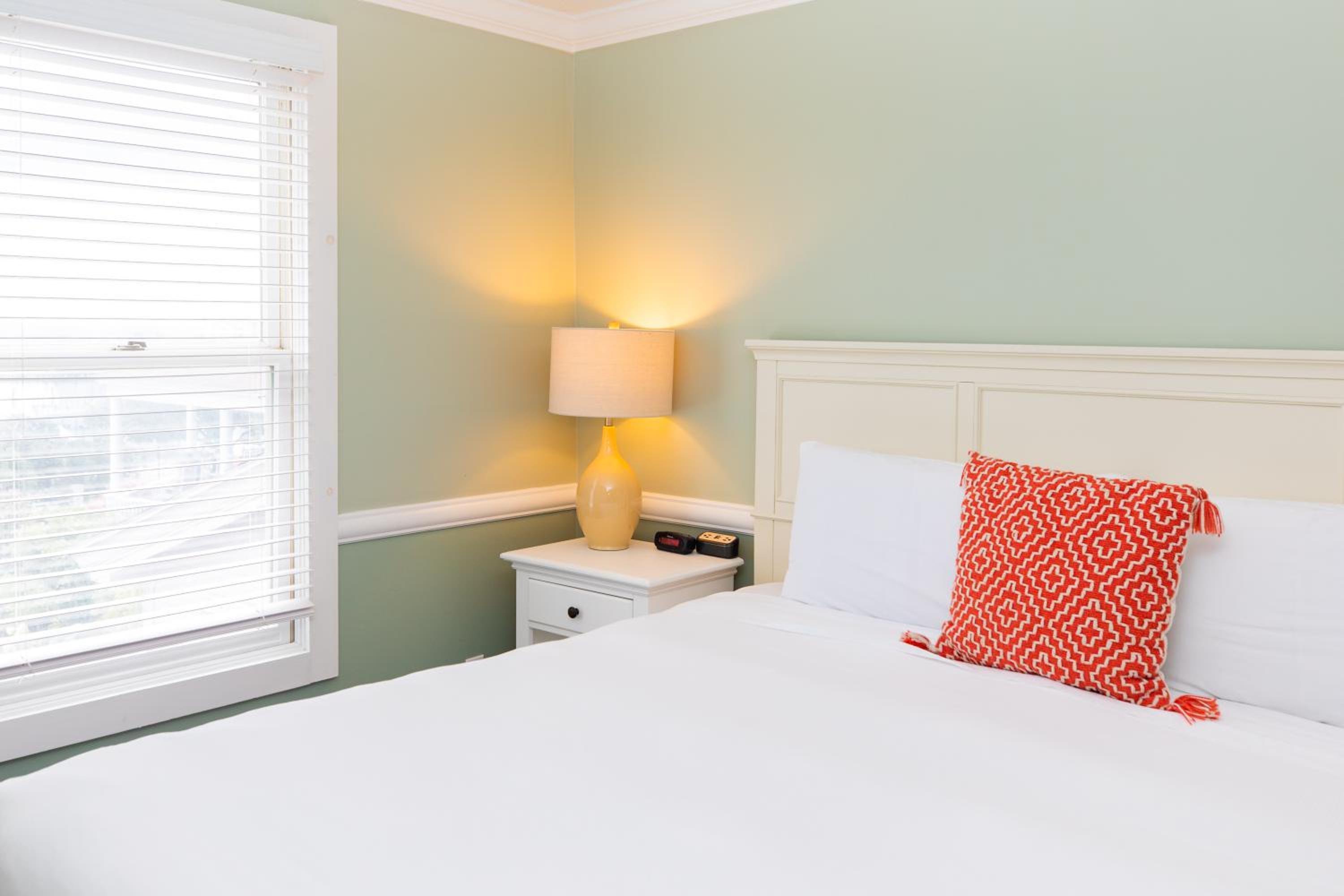 Deluxe King Room - Photo 5