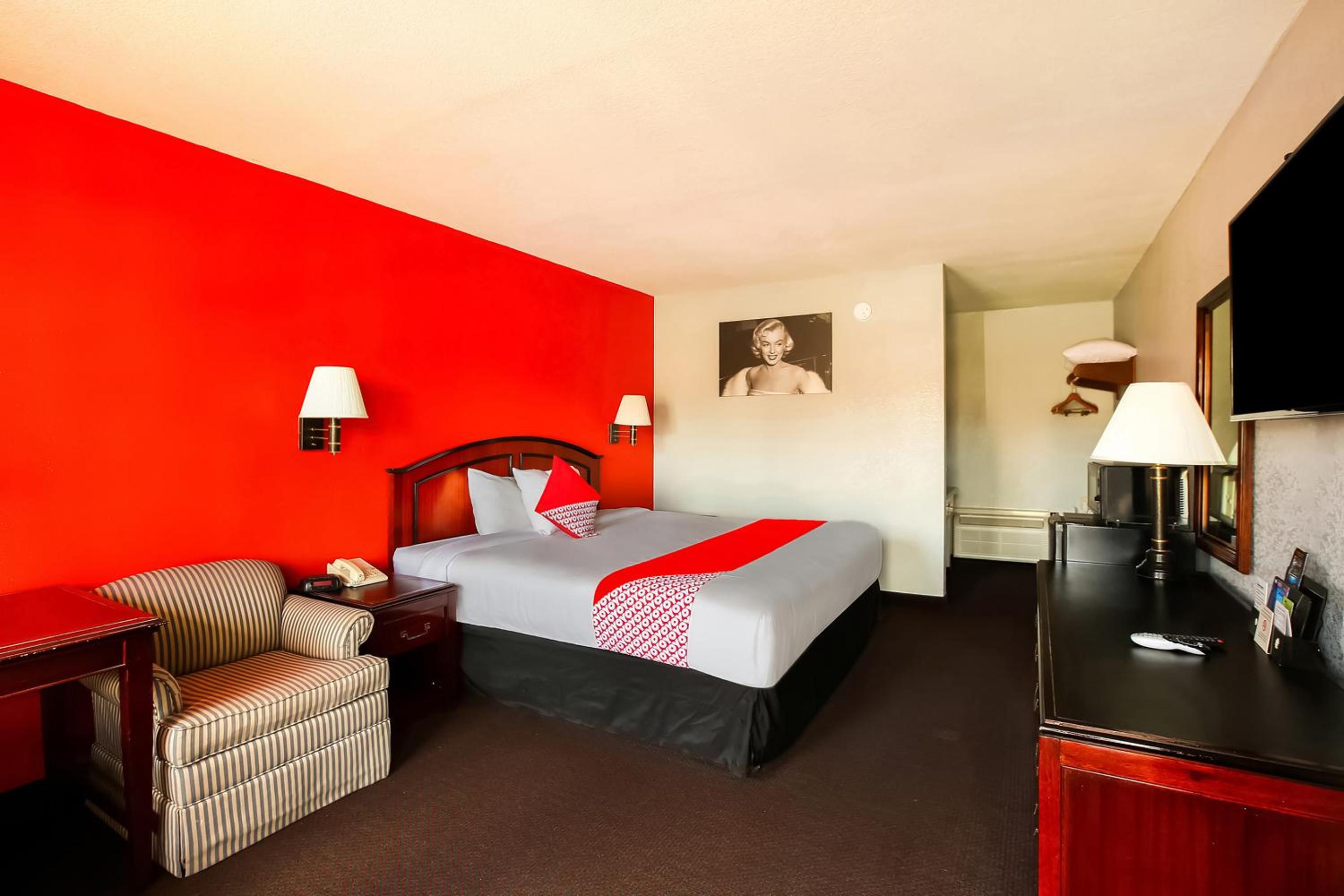 Premium King Bed photo 1