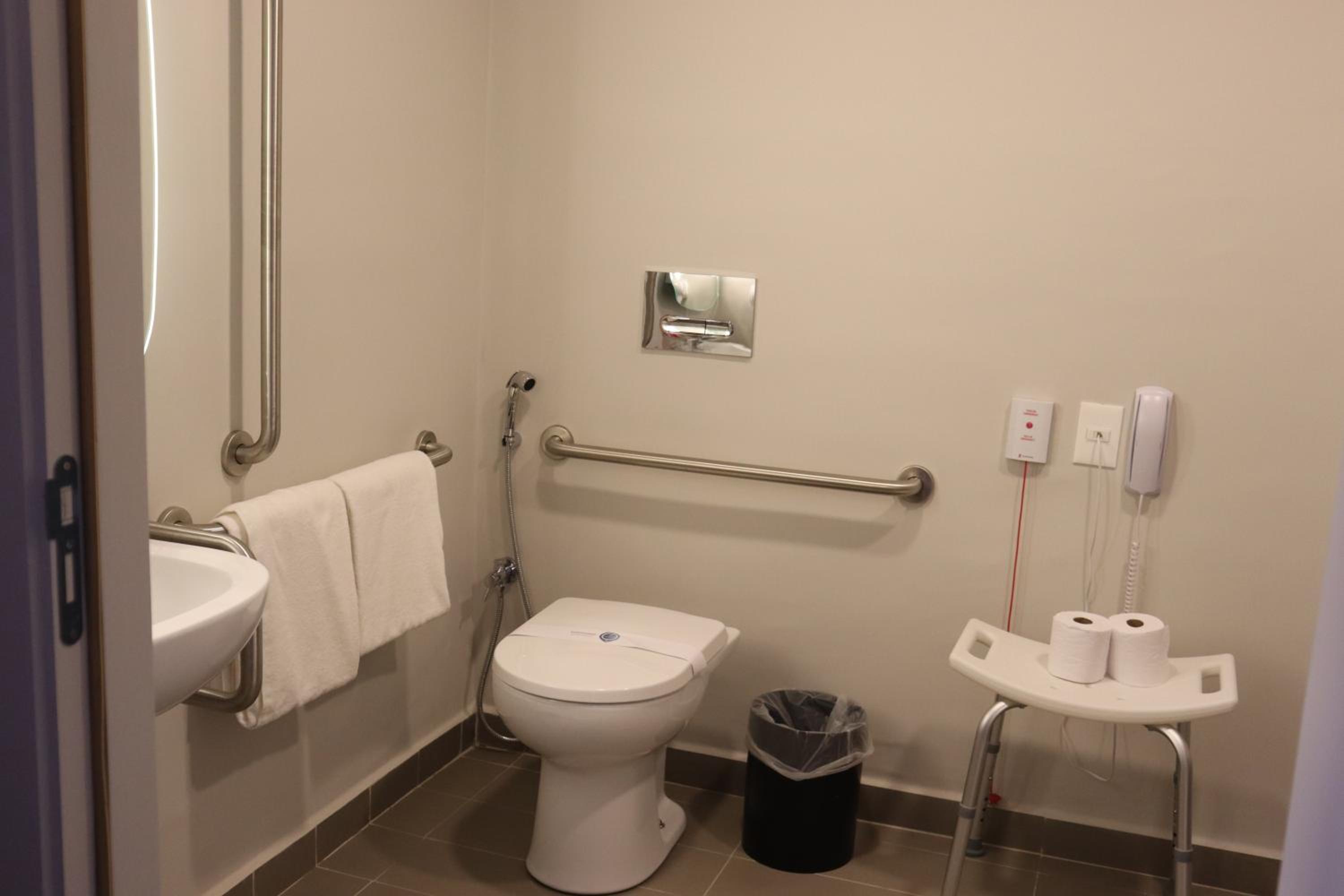 Standard Apartment with Double Bed - Disability Access photo 3