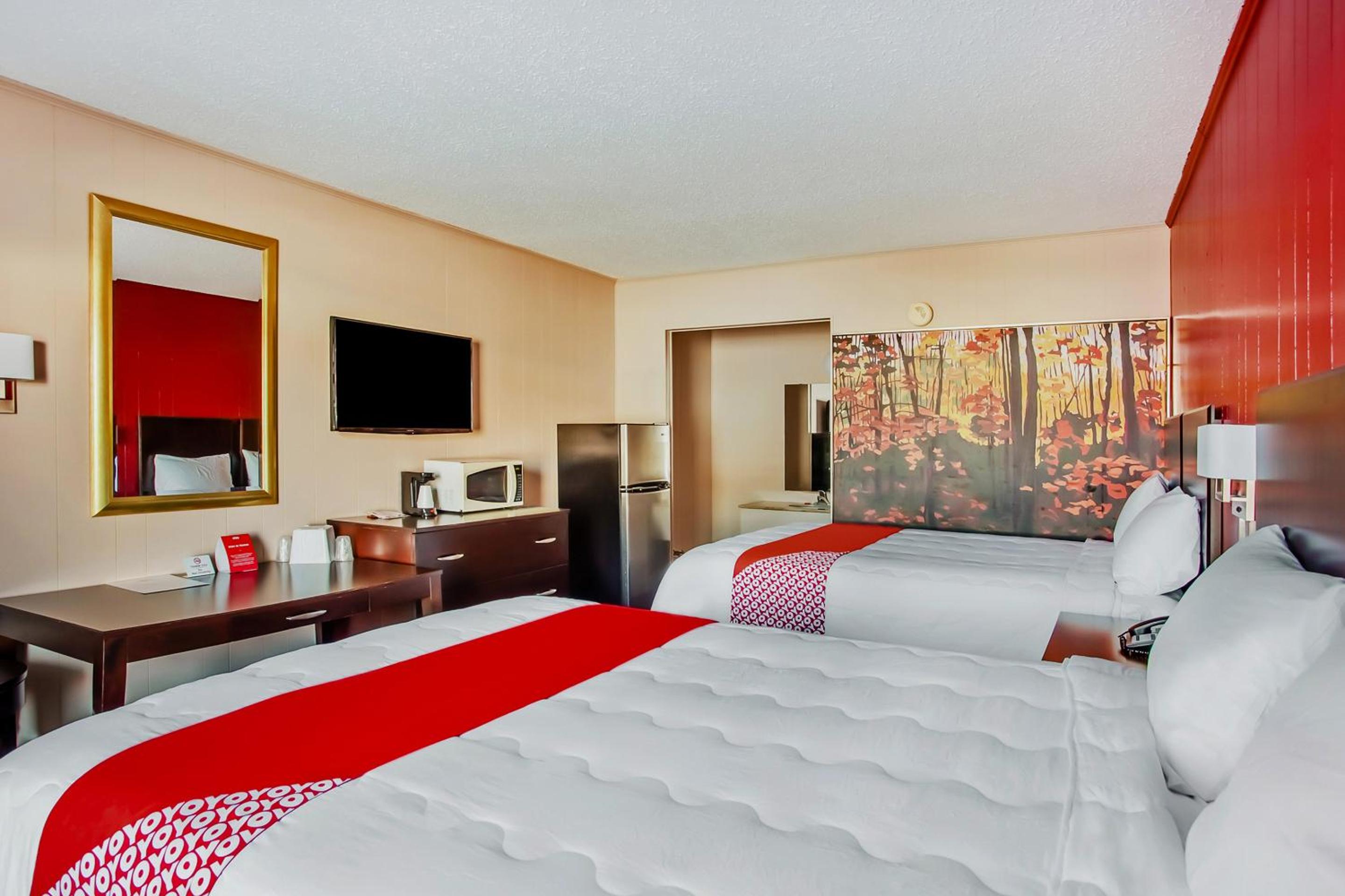 Queen Room with Two Queen Beds - Photo 1