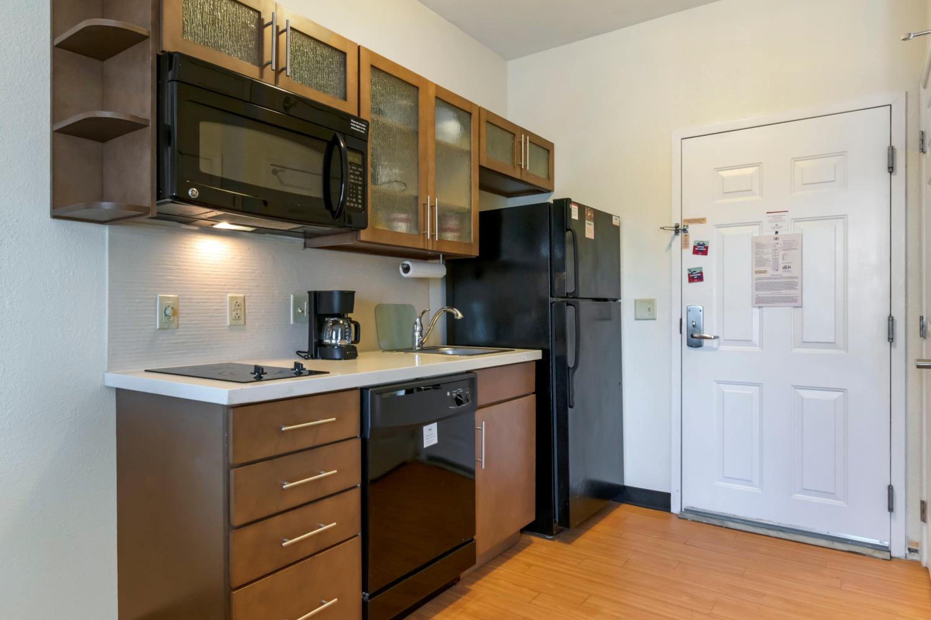 Studio Queen Suite - Photo 3