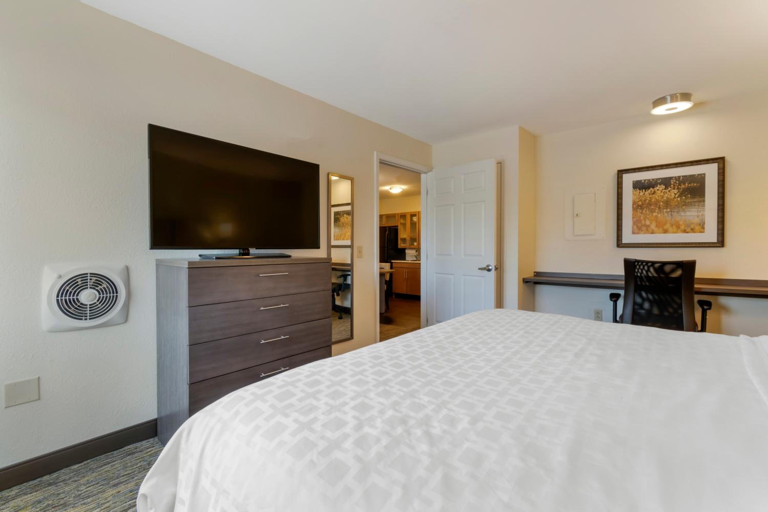 One-Bedroom King Suite with Sofa Bed - Photo 3