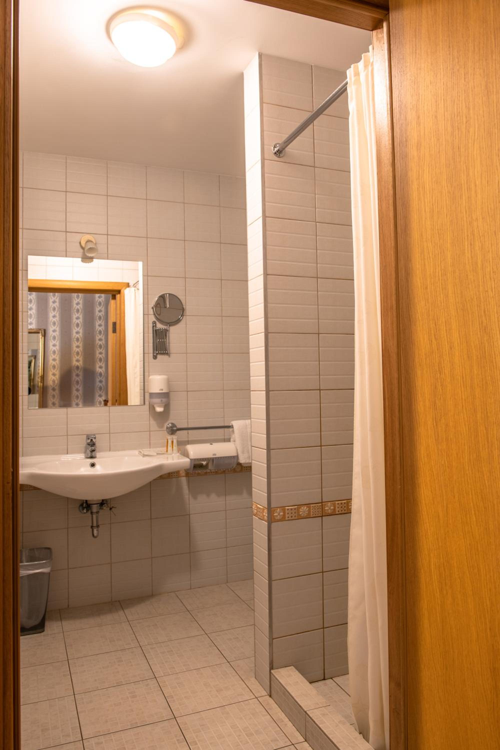 Deluxe Double Room - Photo 5
