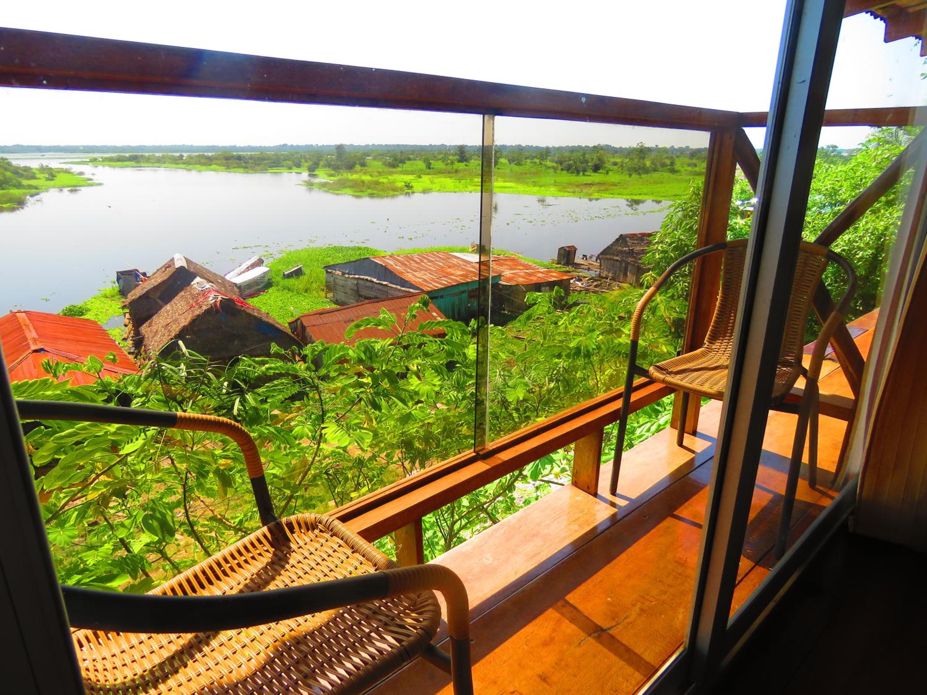 Apartment with Balcony and River View photo 3