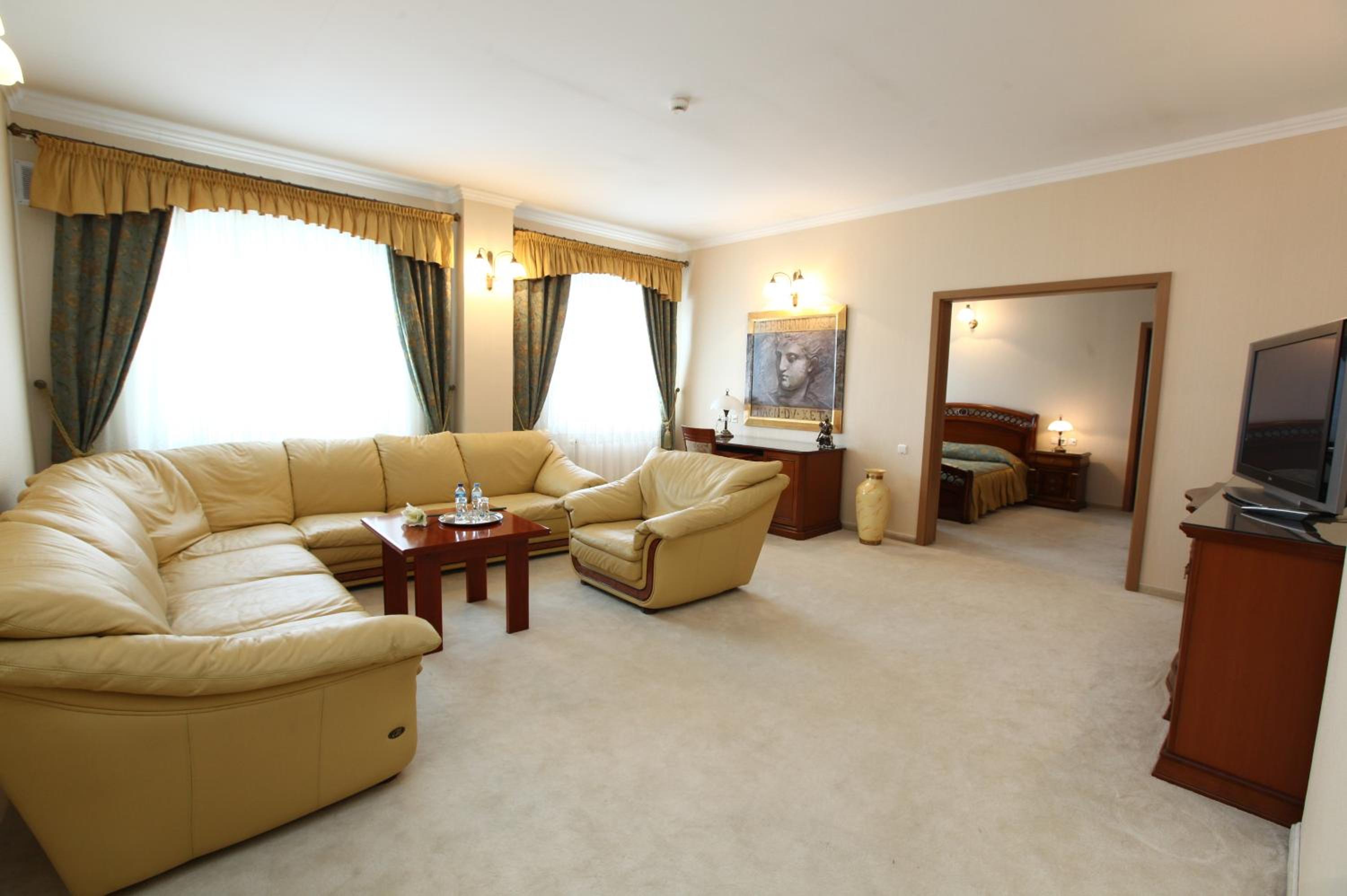 Deluxe Suite with Spa Bath photo 1
