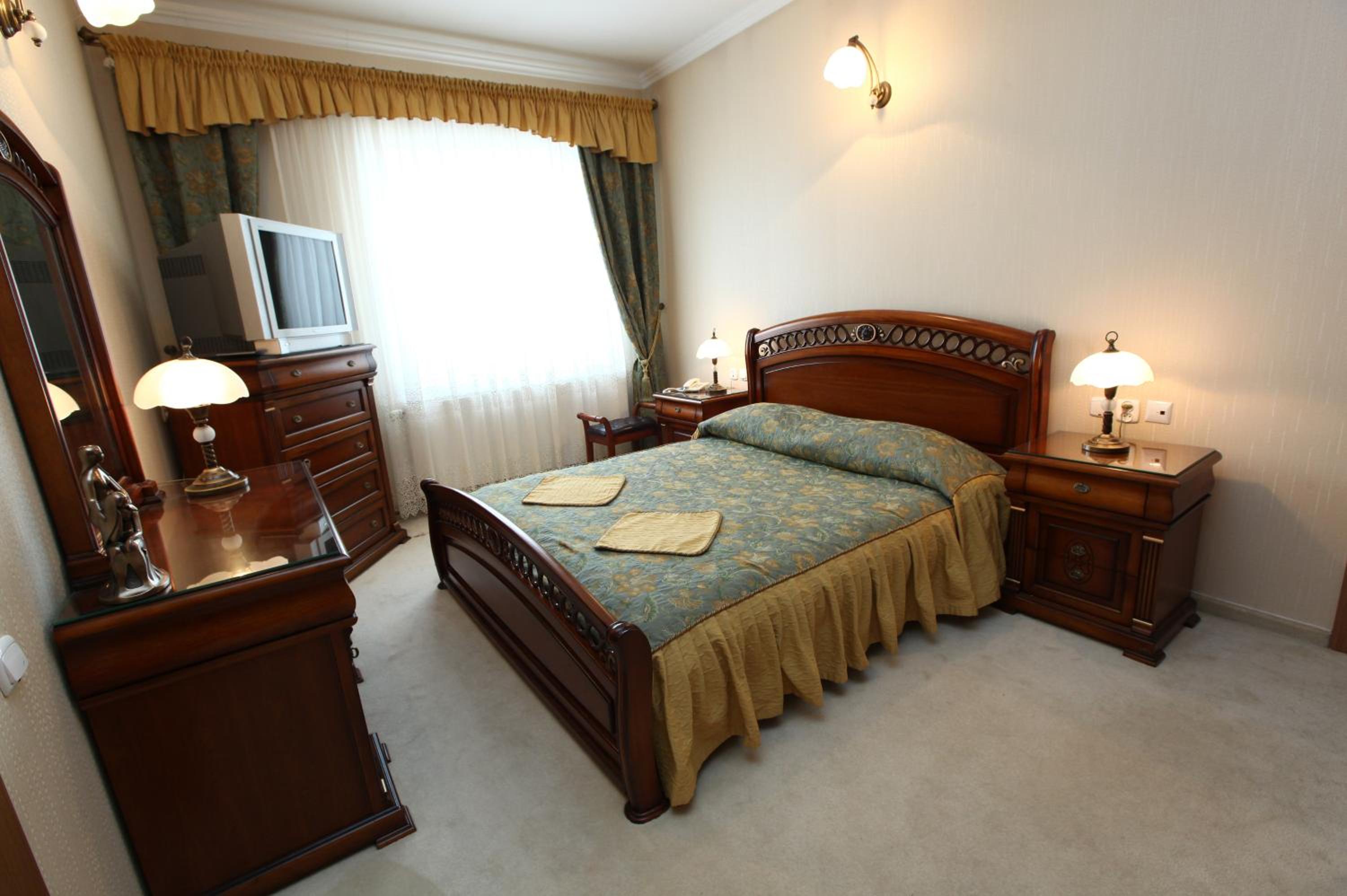 Deluxe Suite with Spa Bath photo 3