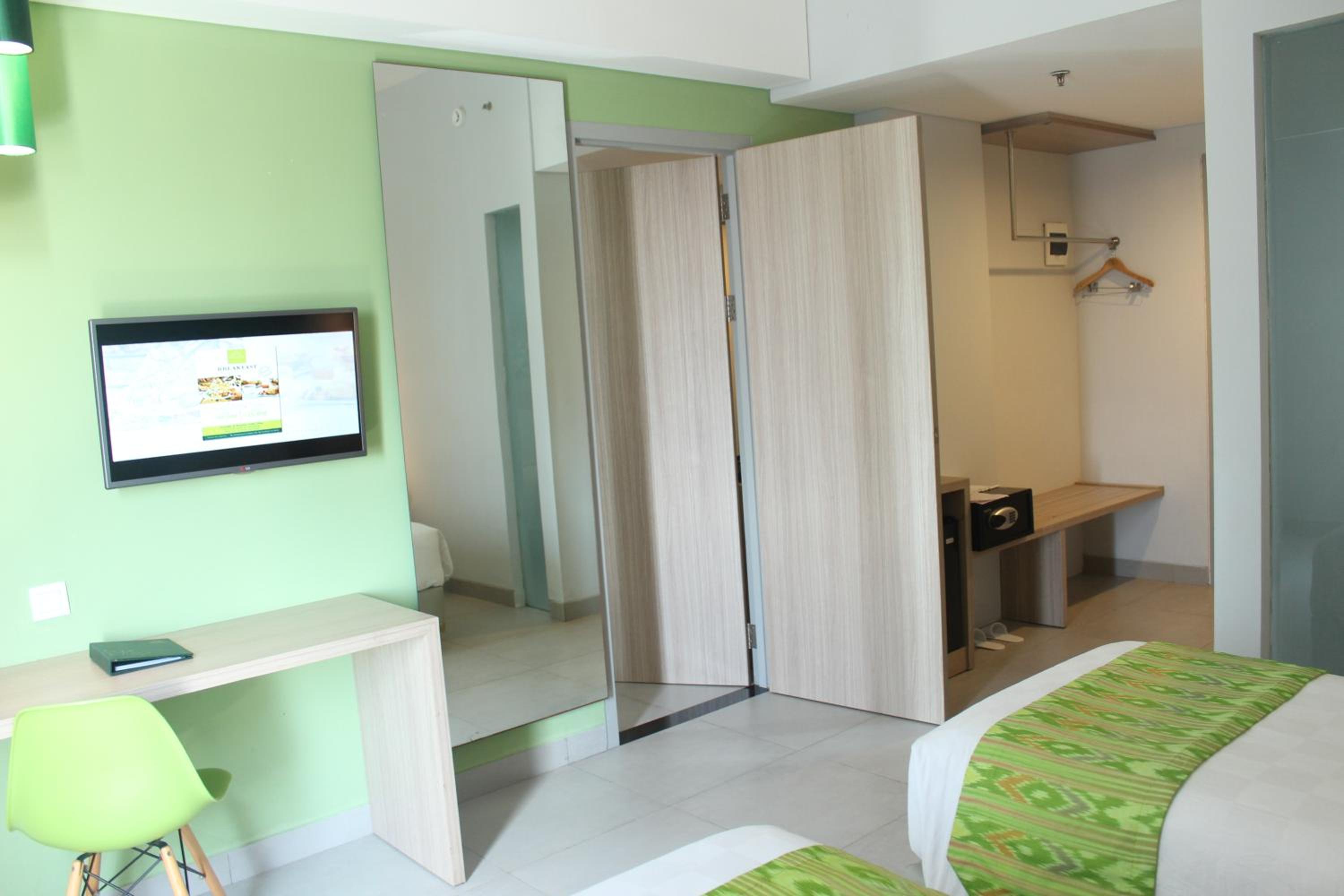 Interconnecting at Deluxe Room photo 1