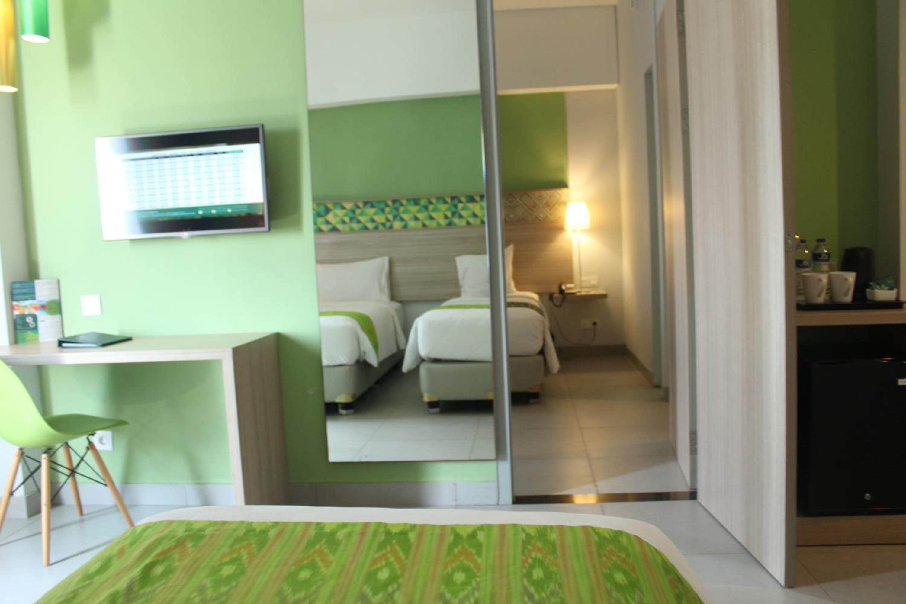 Interconnecting at Deluxe Room photo 2
