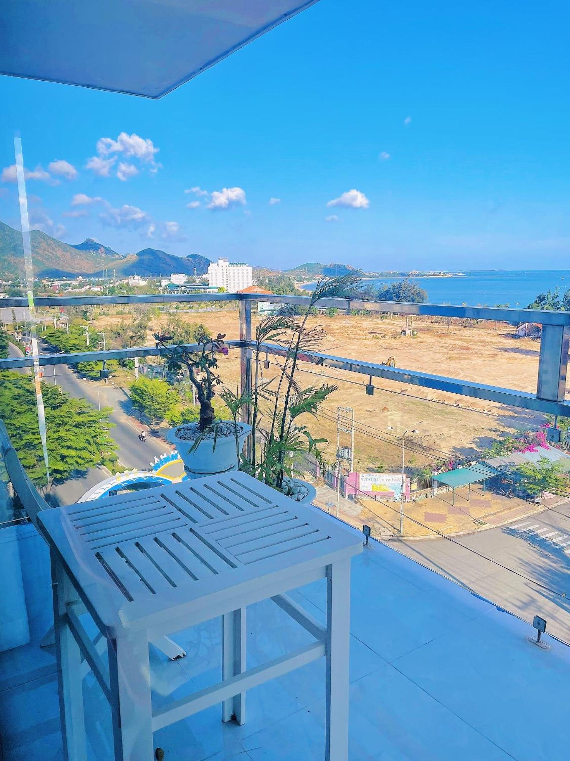 Deluxe Double Room with Balcony and Sea View photo 3