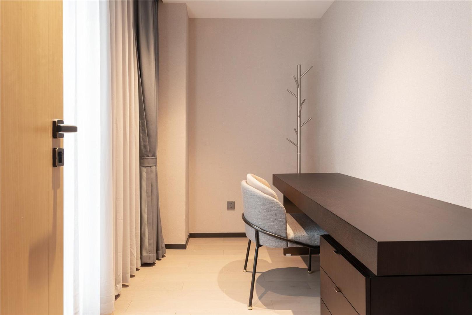 Bussiness One Bed Suit photo 3