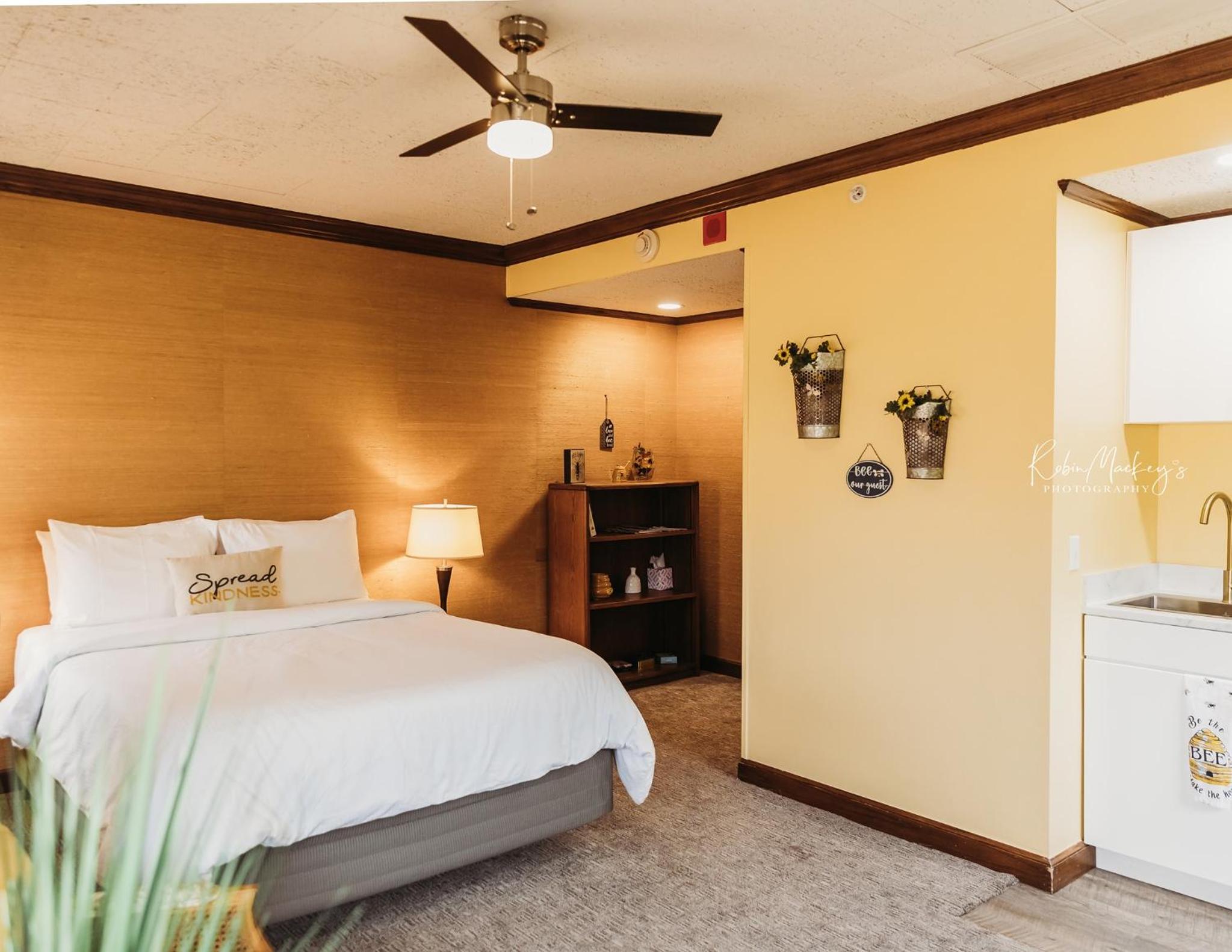 Deluxe Queen Suite