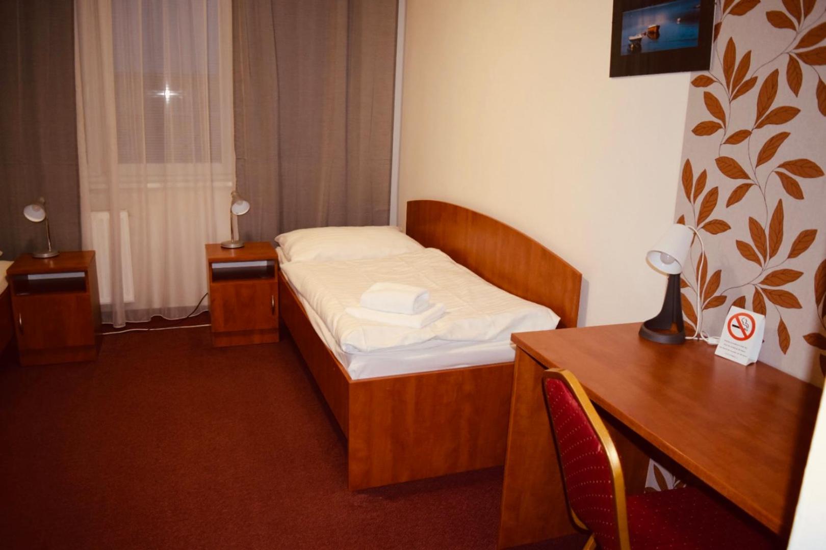 Standard Twin Room - Photo 10