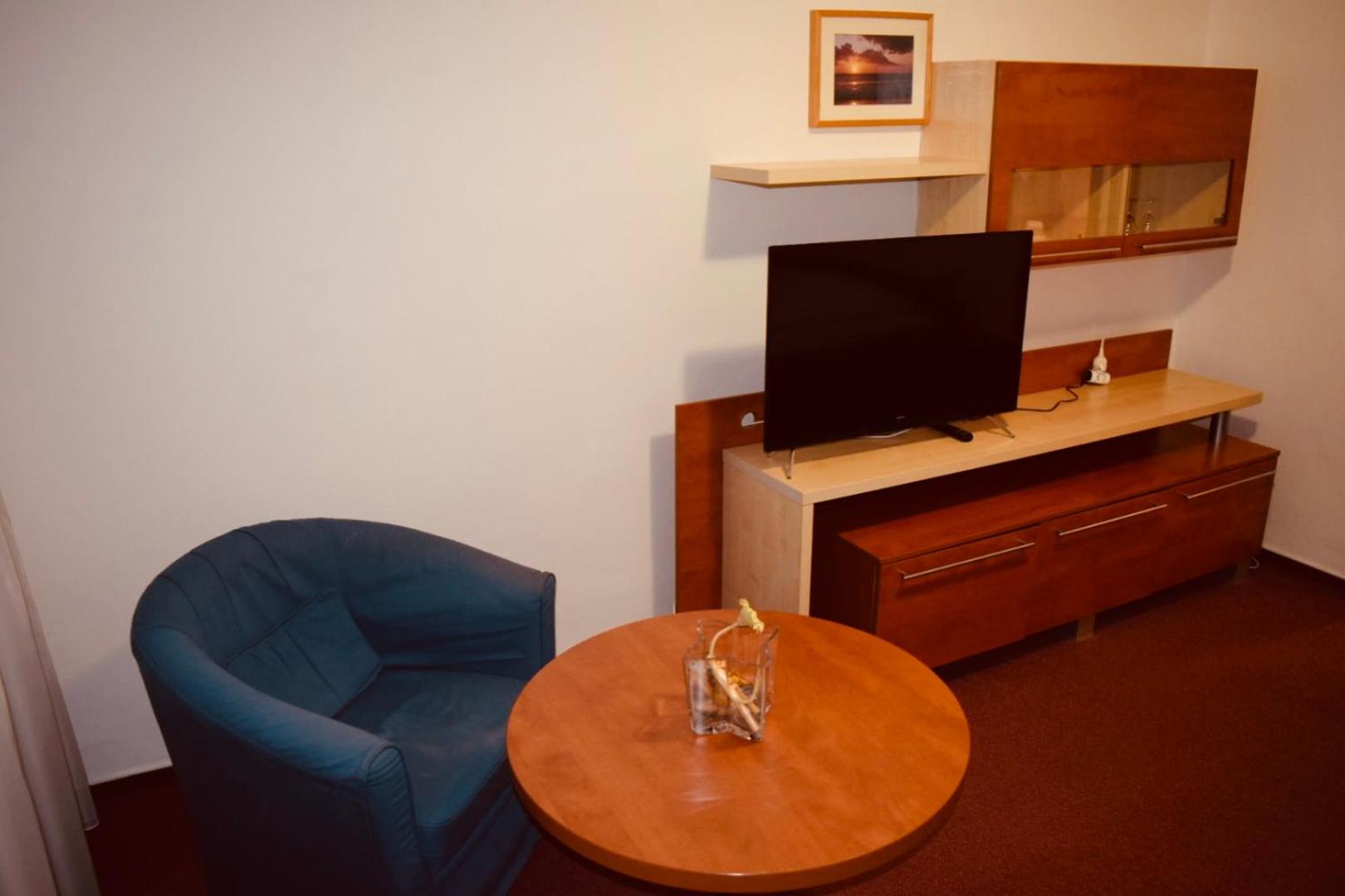 Standard Twin Room - Photo 9