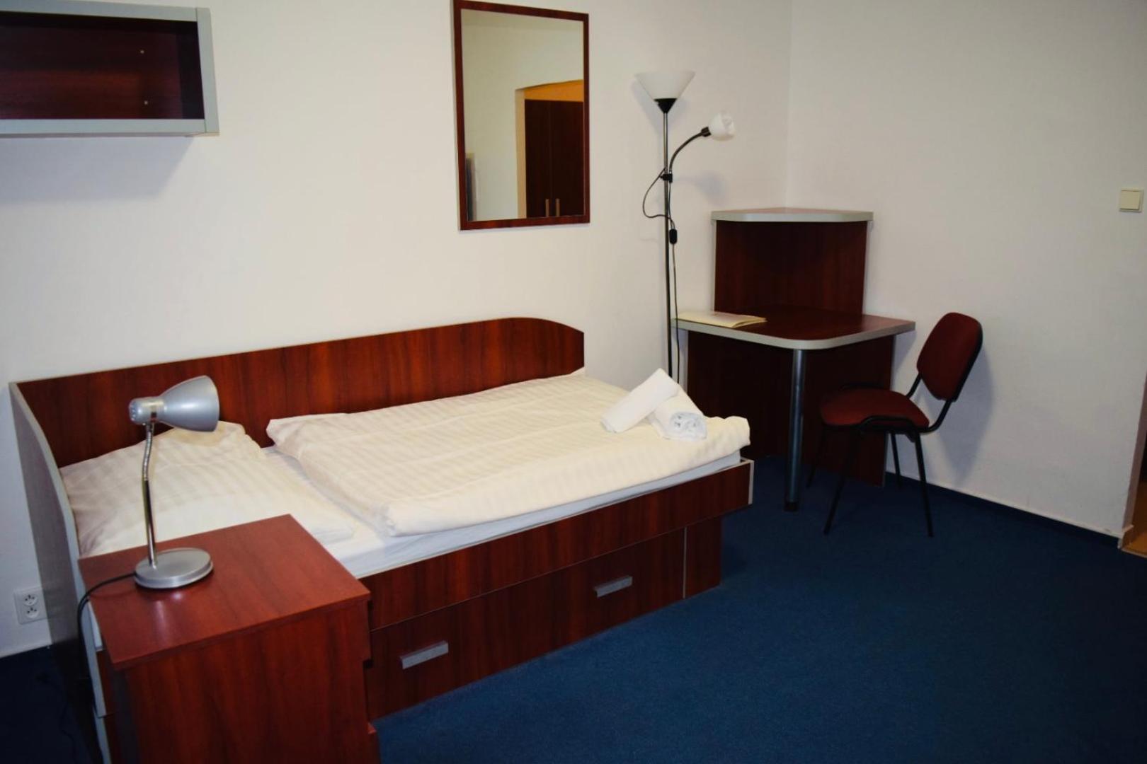 Standard Twin Room - Photo 7
