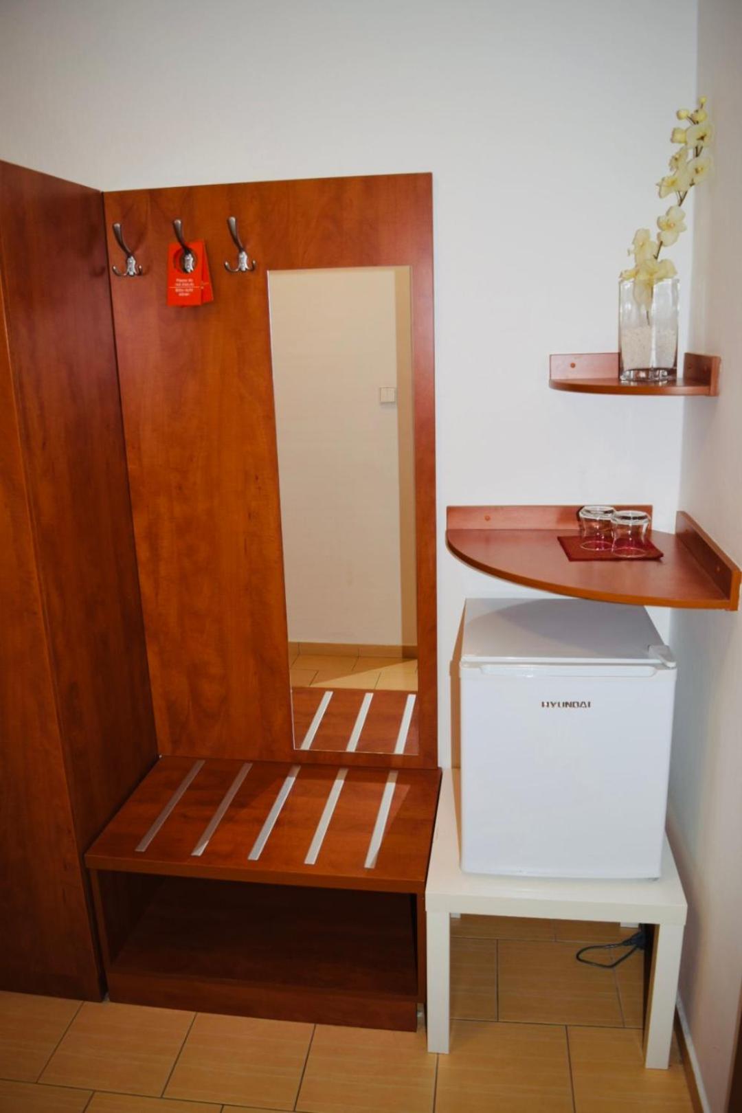 Standard Twin Room - Photo 1