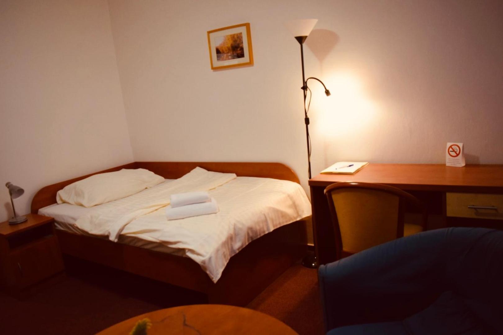 Standard Twin Room - Photo 8