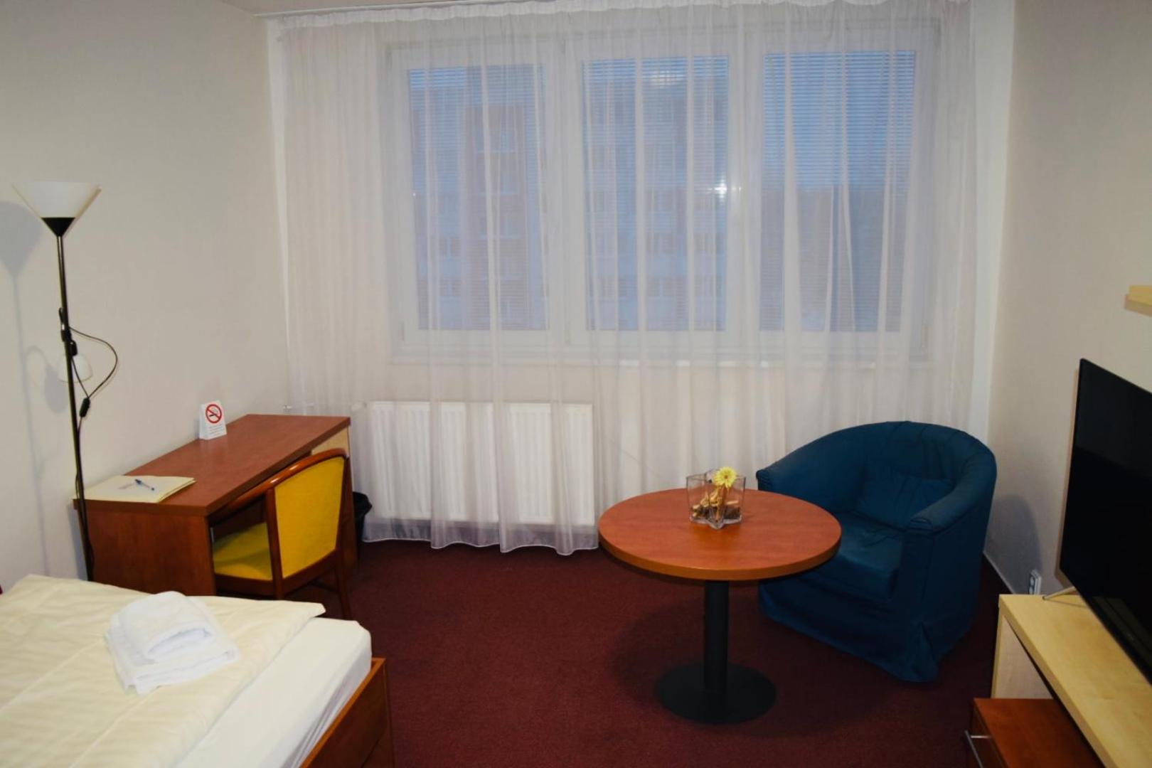 Standard Twin Room - Photo 13