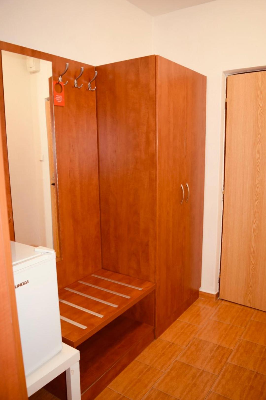 Standard Twin Room - Photo 2