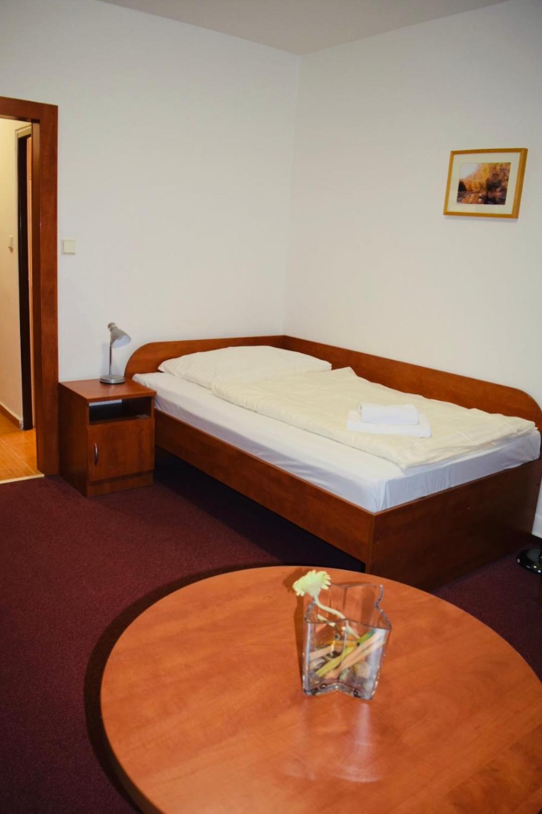 Standard Twin Room - Photo 15