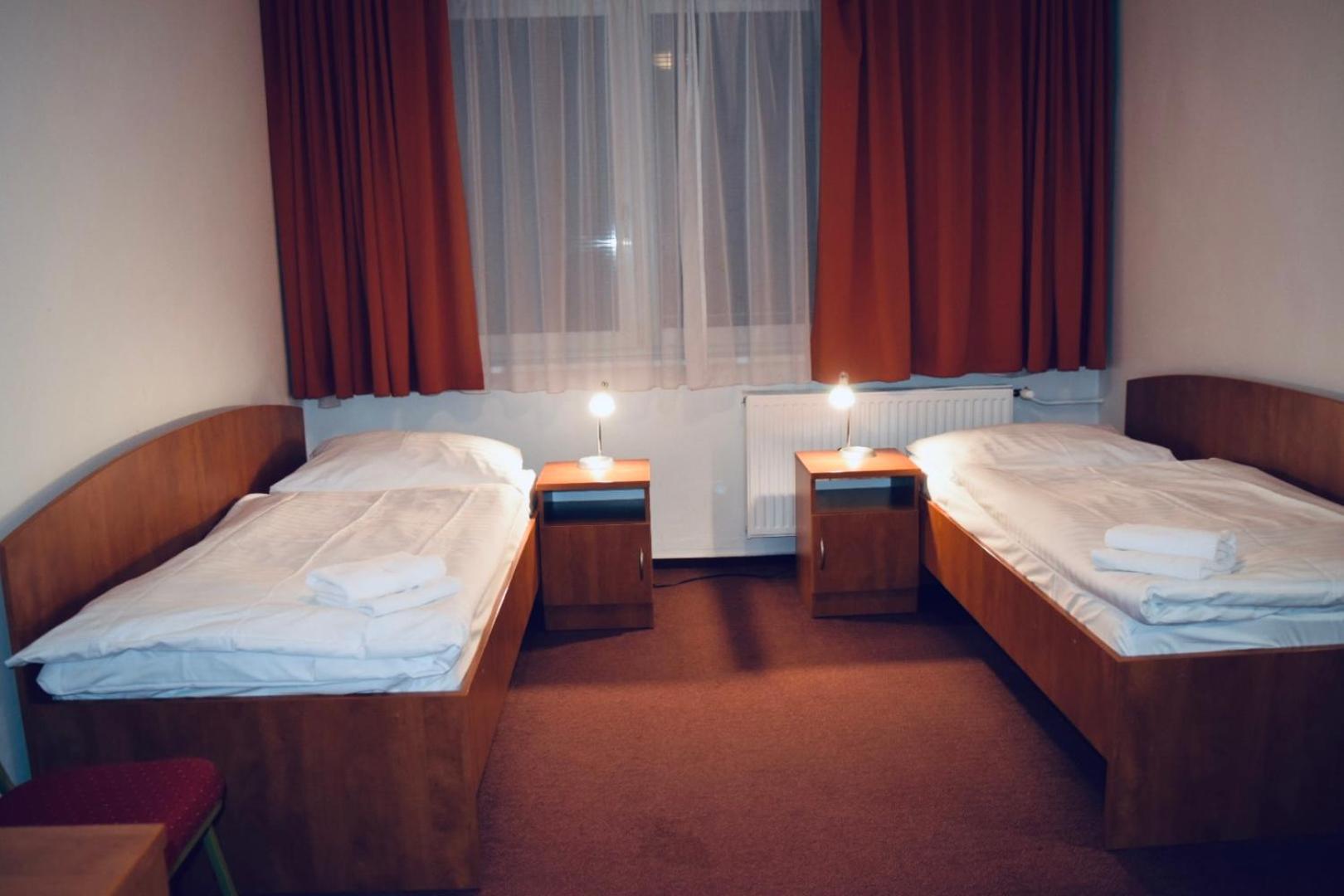 Standard Twin Room - Photo 4