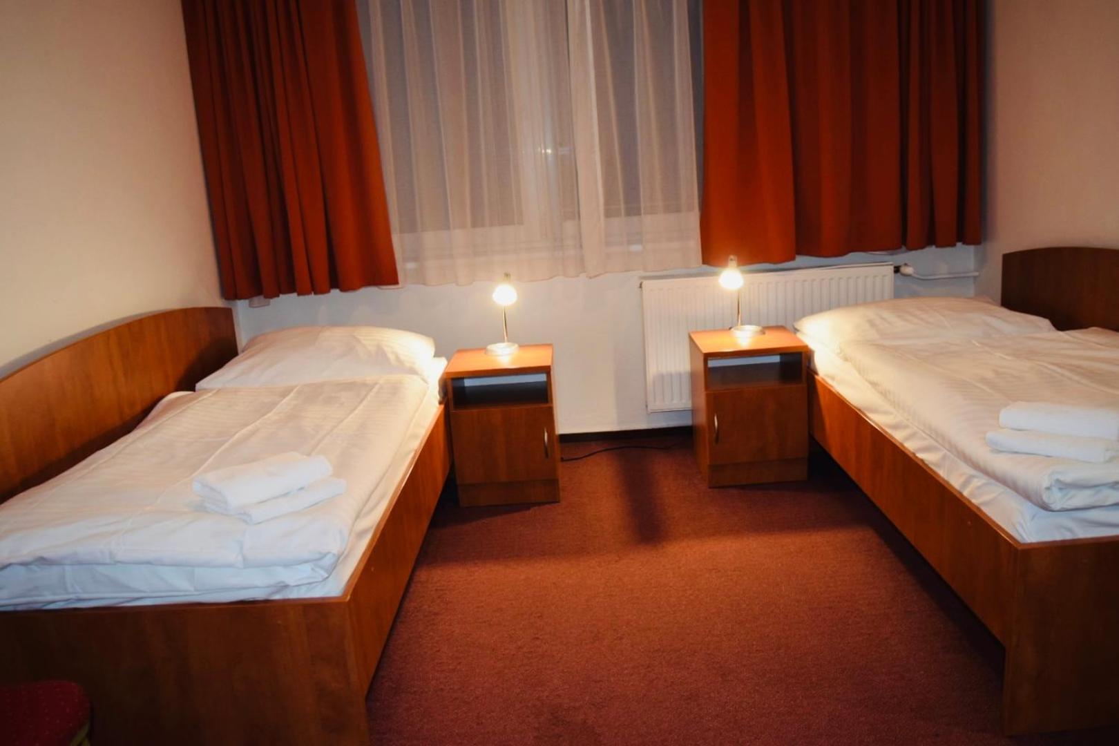 Standard Twin Room - Photo 21