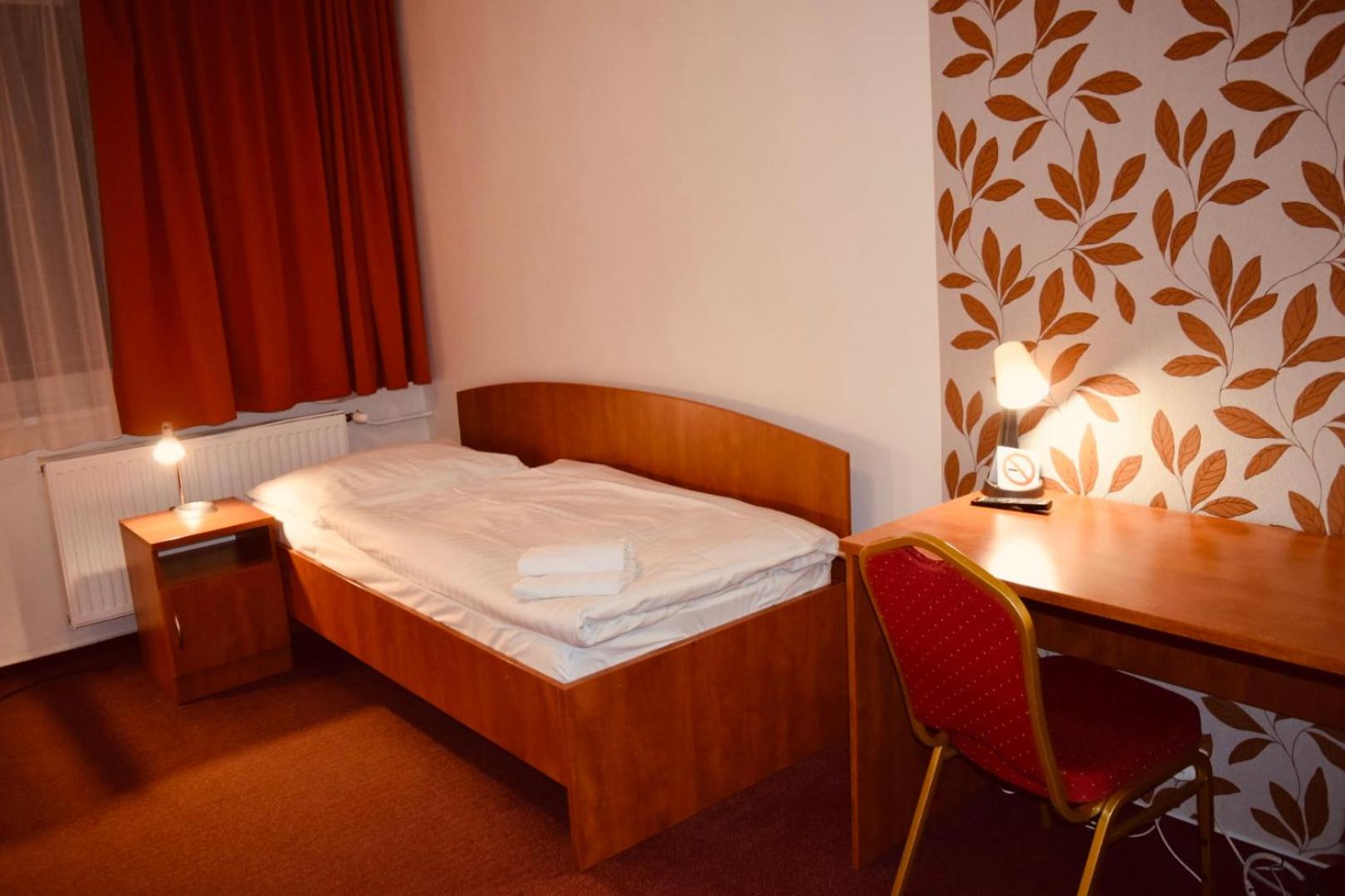 Standard Twin Room - Photo 19