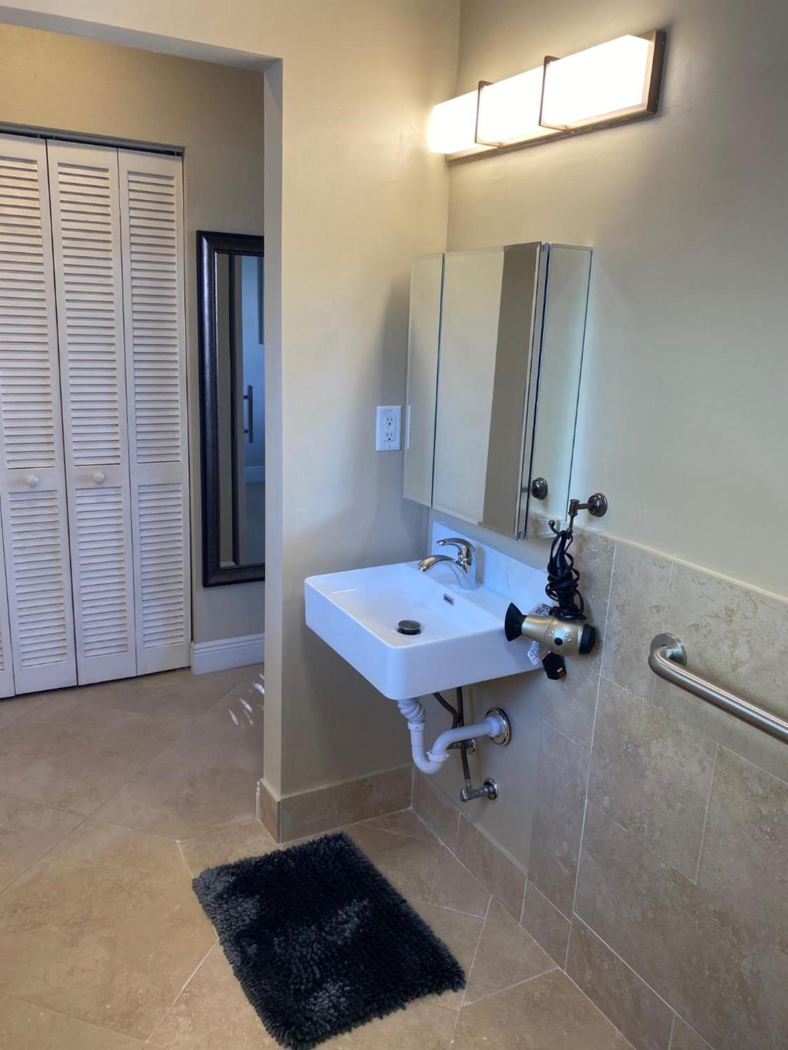 One-Bedroom Apartment - Photo 12