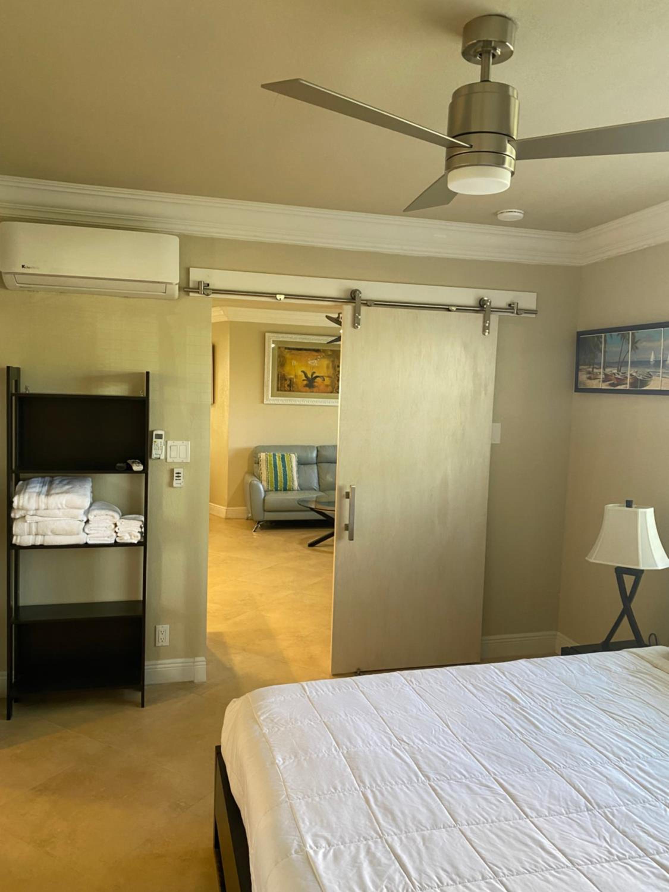 One-Bedroom Apartment - Photo 2