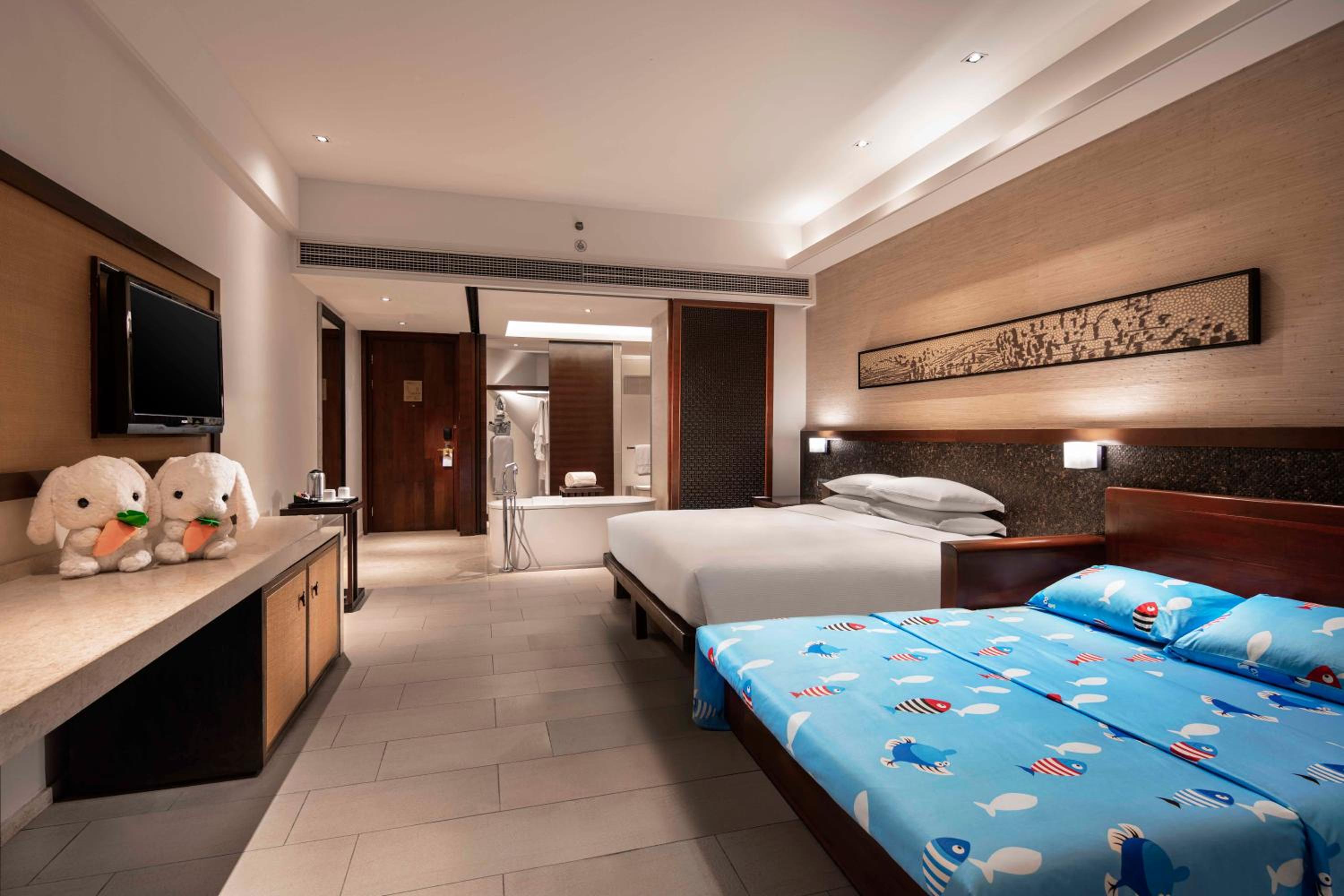 Family Room with King Bed photo 3