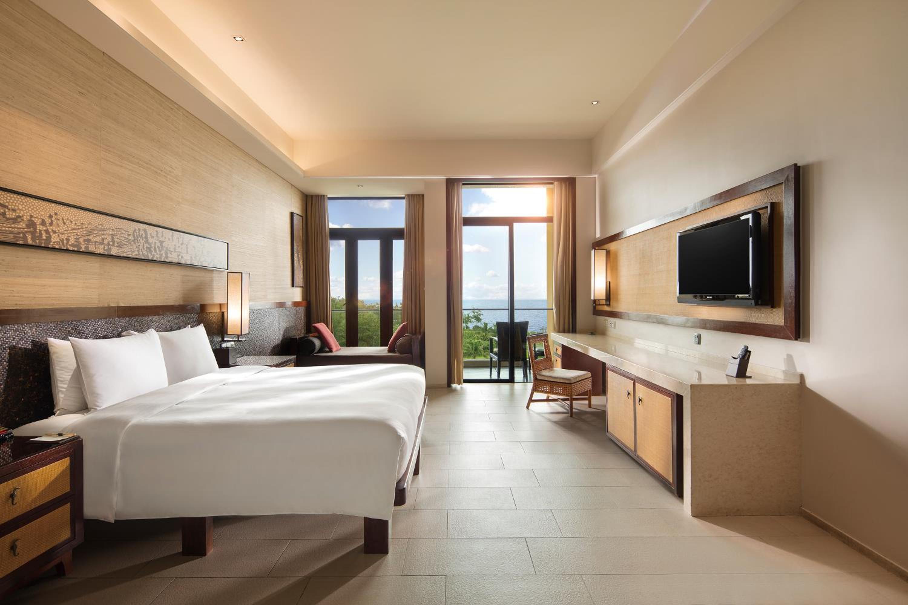 Ocean Front View Room with King Bed - Photo 4