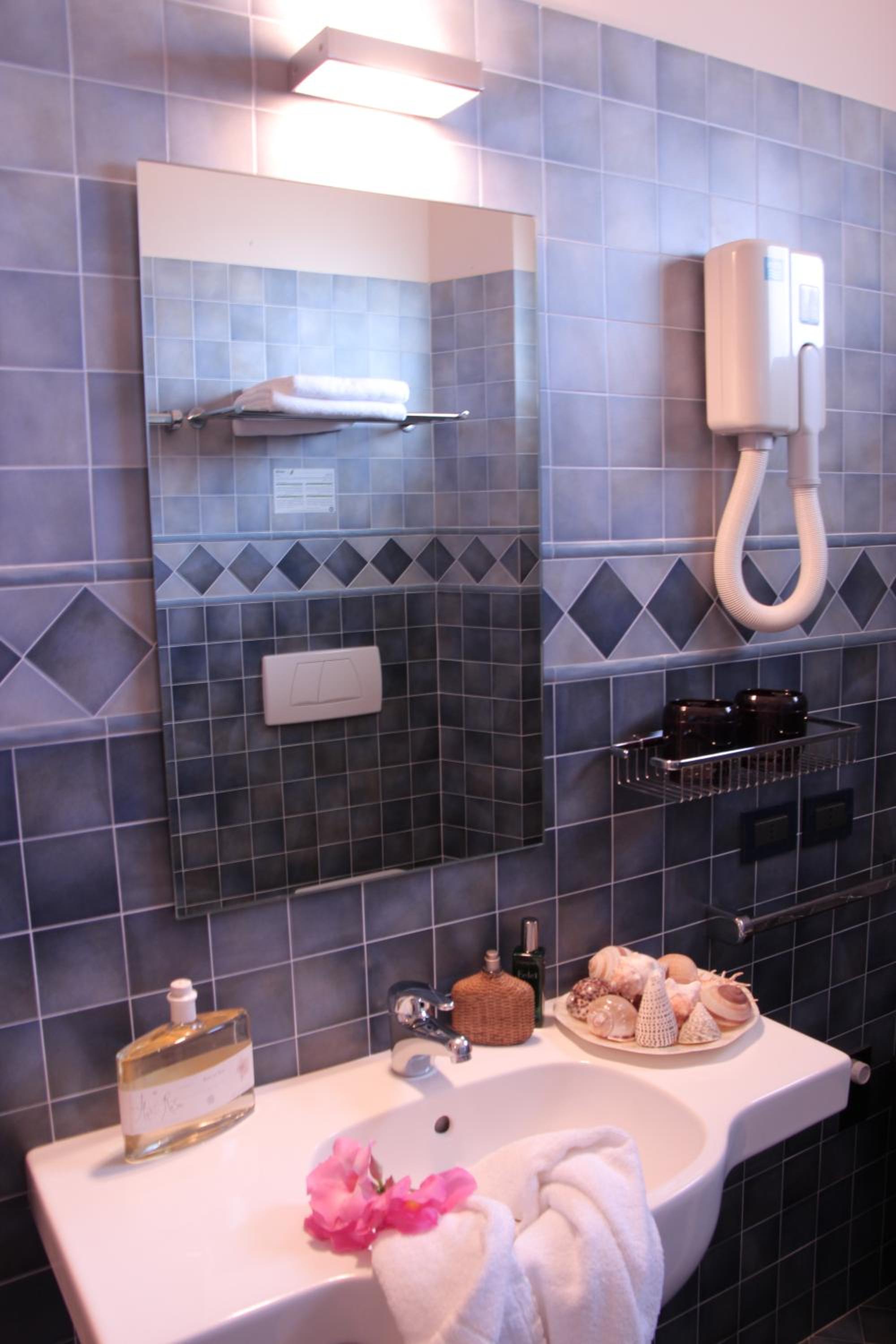 One-Bedroom Apartment Suite with Panoramic View photo 3