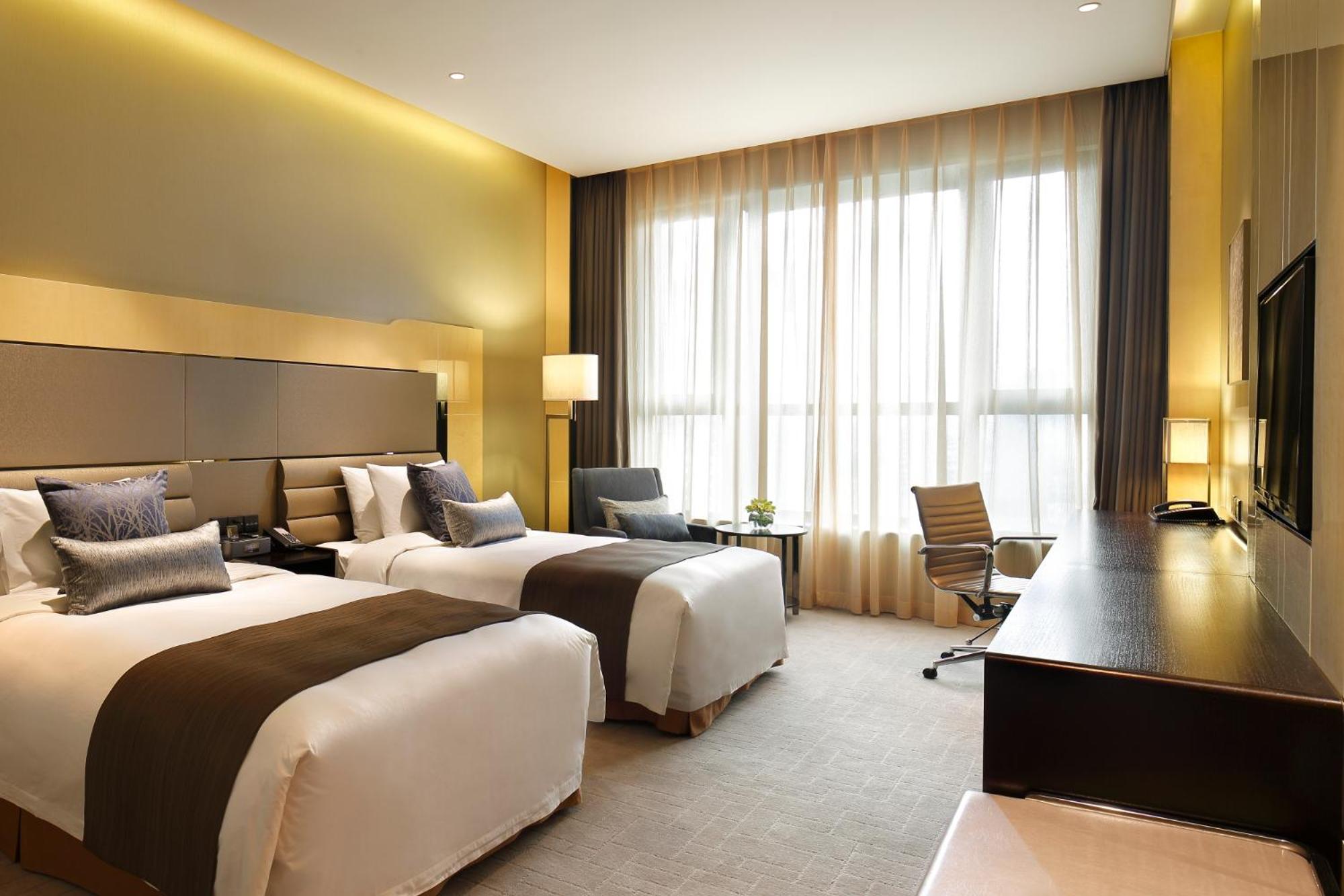 Standard Twin Room with City View - Lounge Access