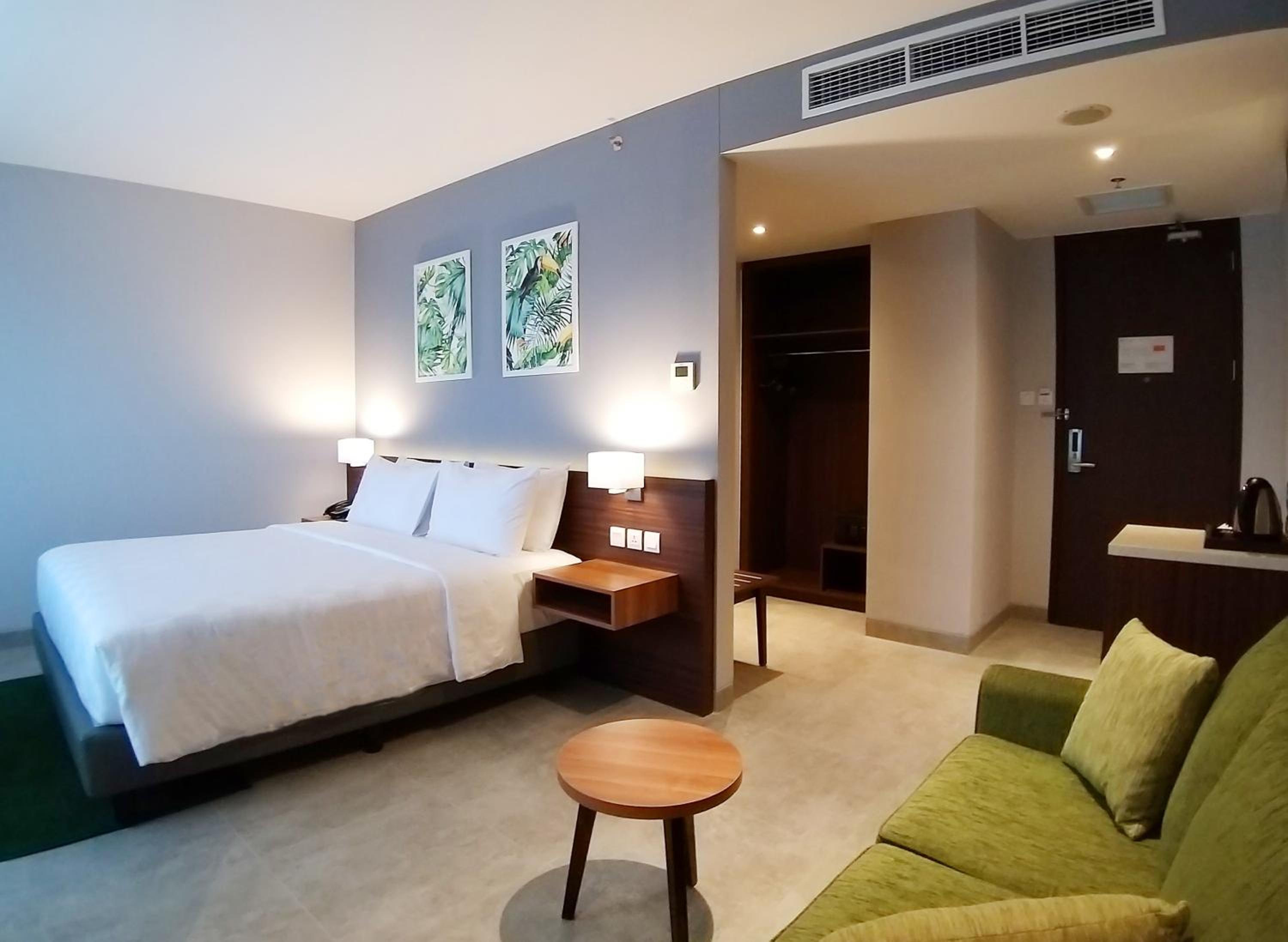 Superior Deluxe Queen Room - Photo 9