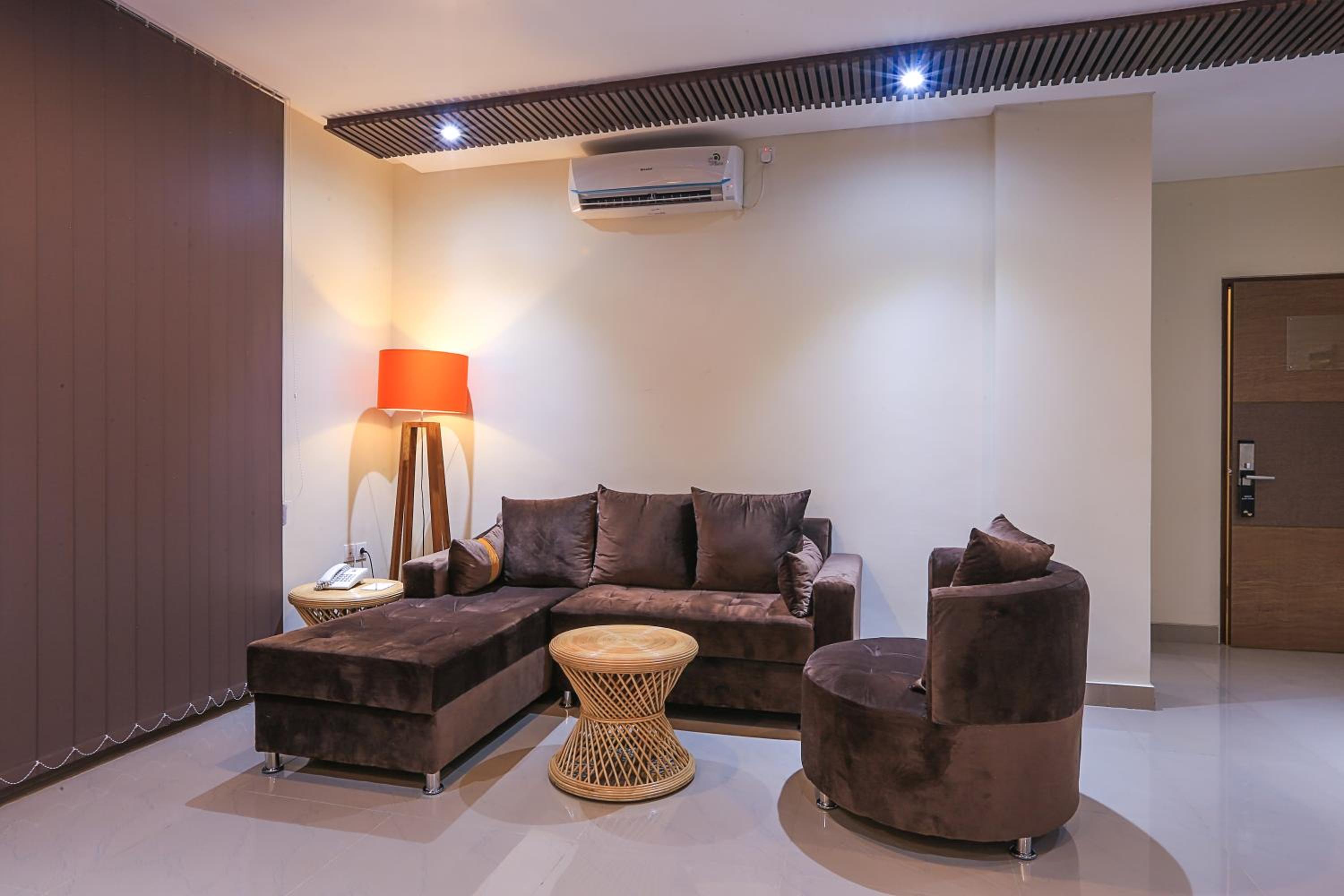 Suite Room With Jacuzzi - Photo 5