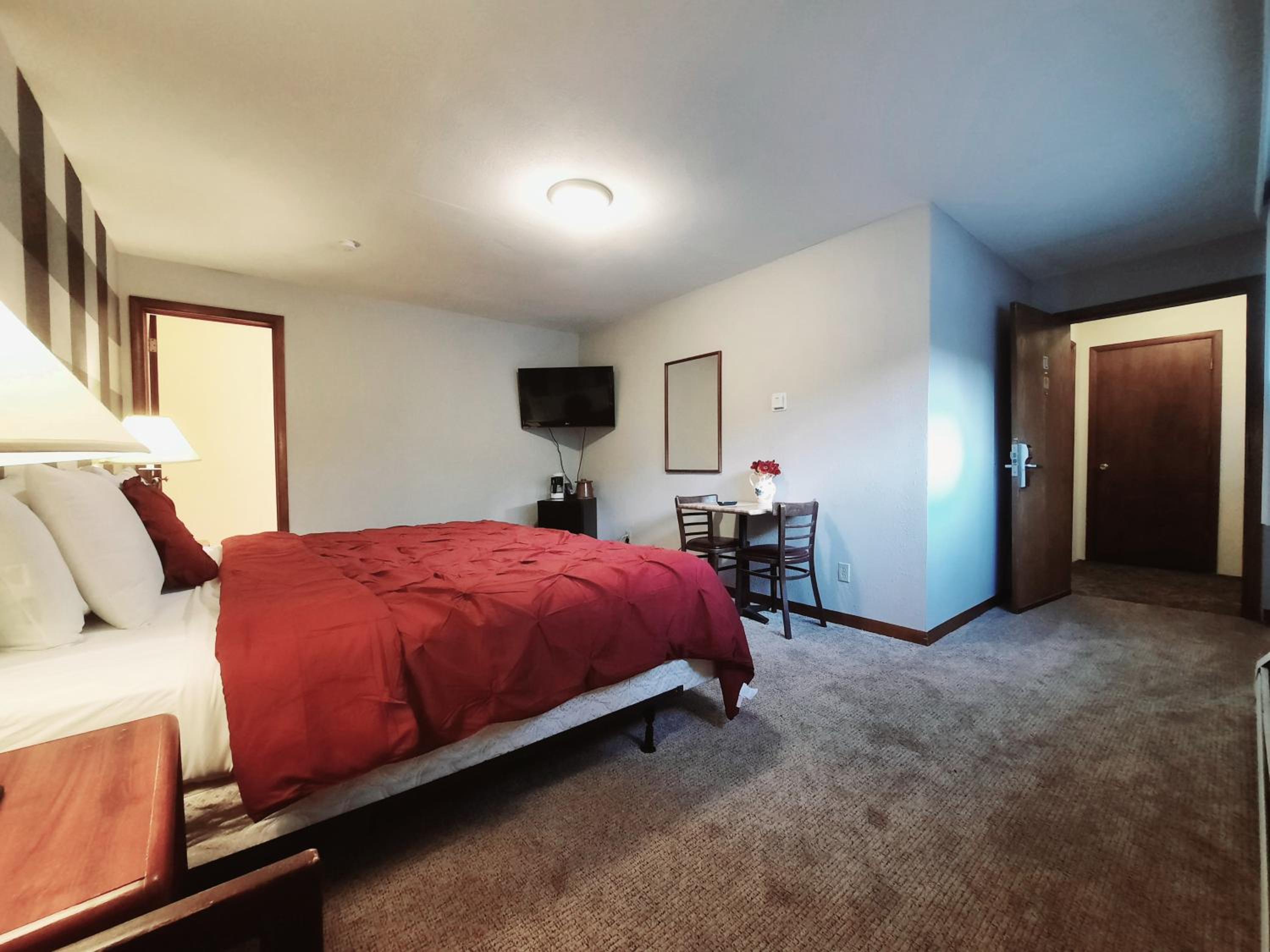 Standard King Room photo 3