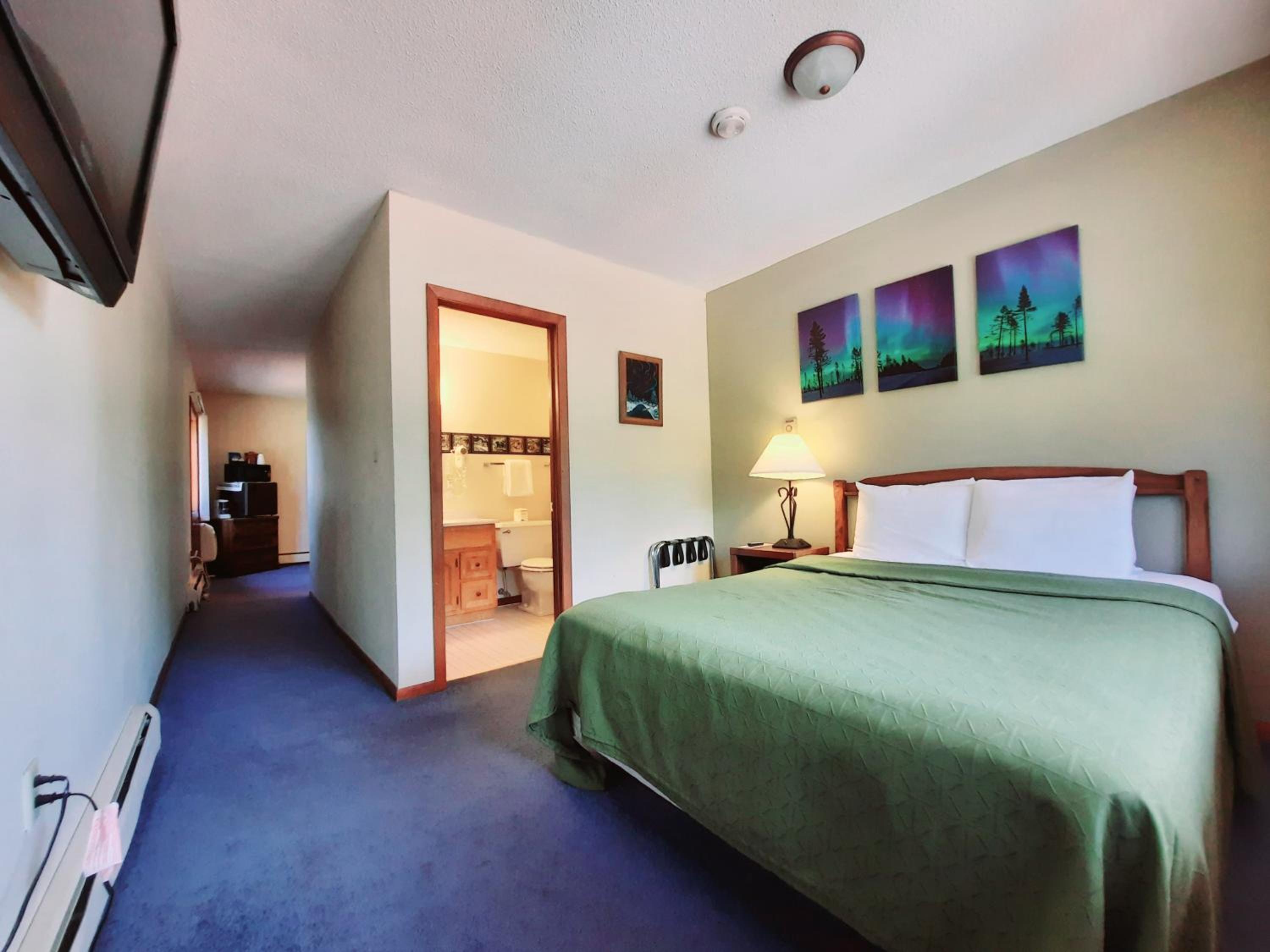 Deluxe Queen Room with Two Queen Beds photo 3