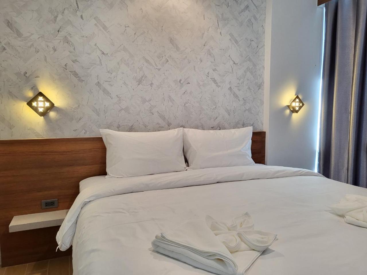Superior King Room - Photo 9