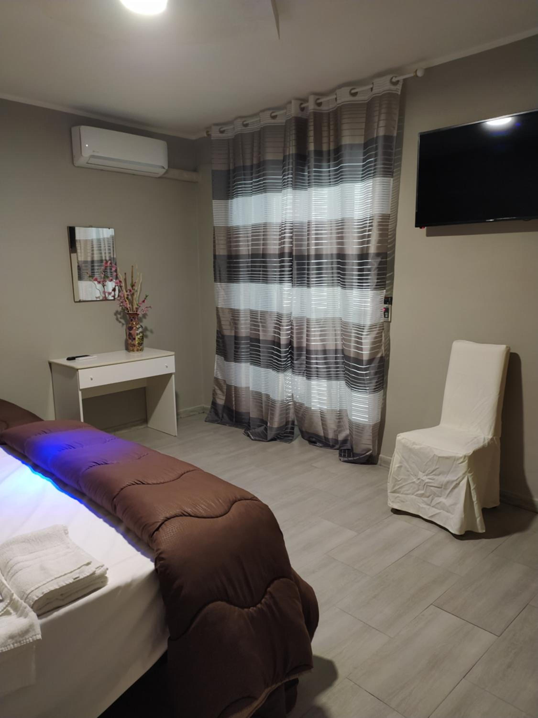 Double Room - Photo 6