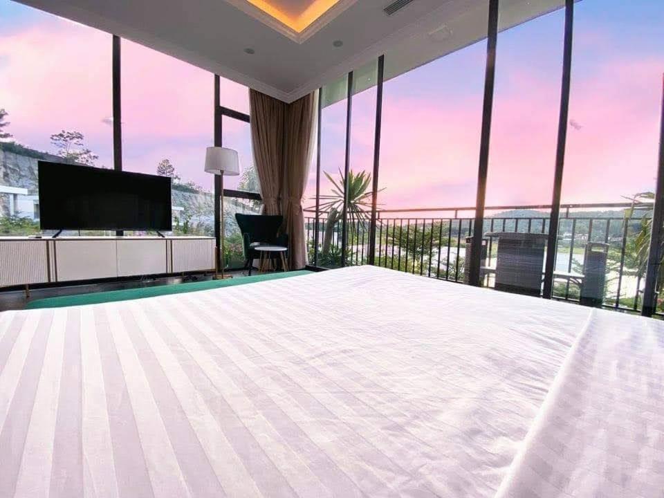 Three-Bedroom Villa photo 3