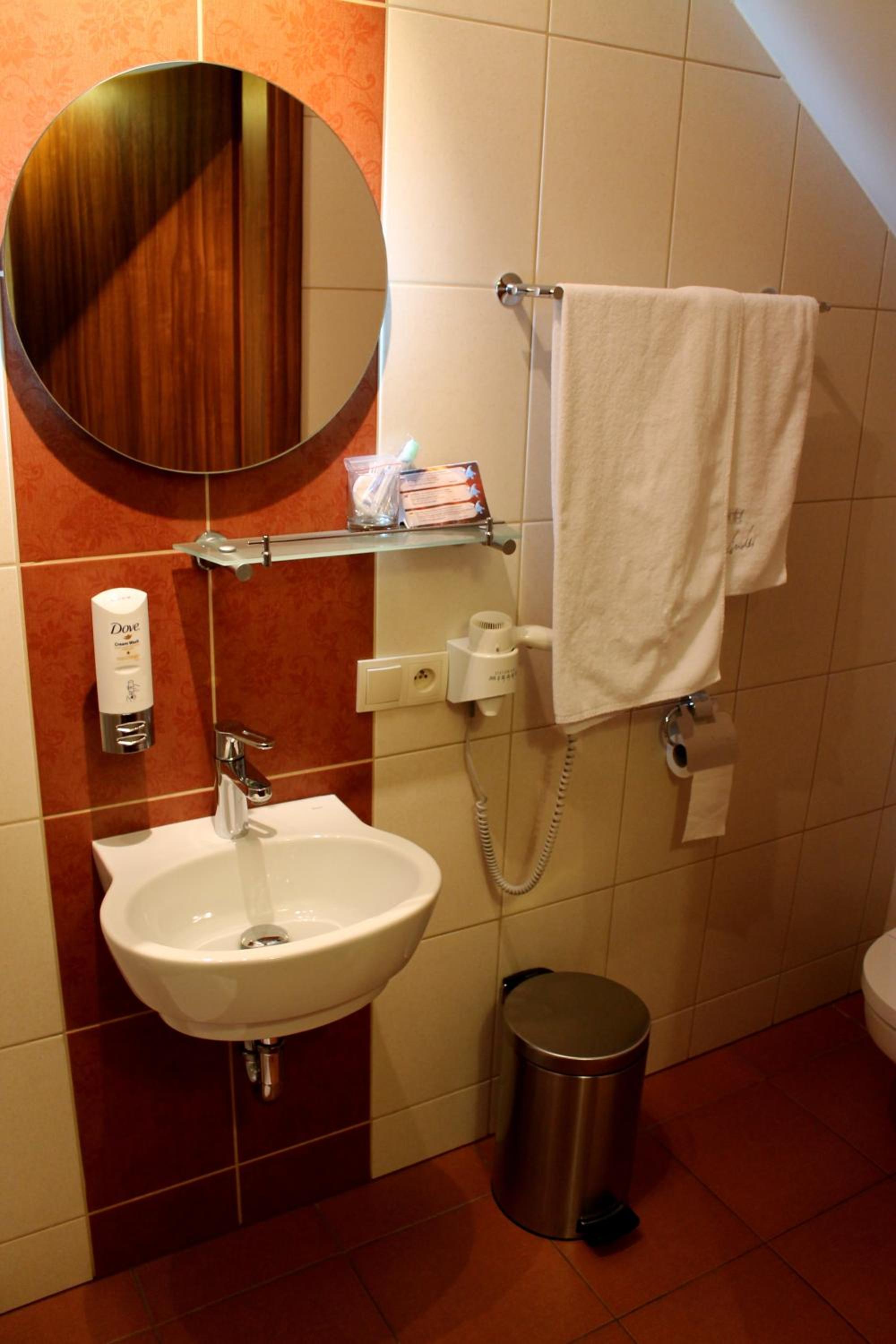 Standard Twin Room - Photo 2