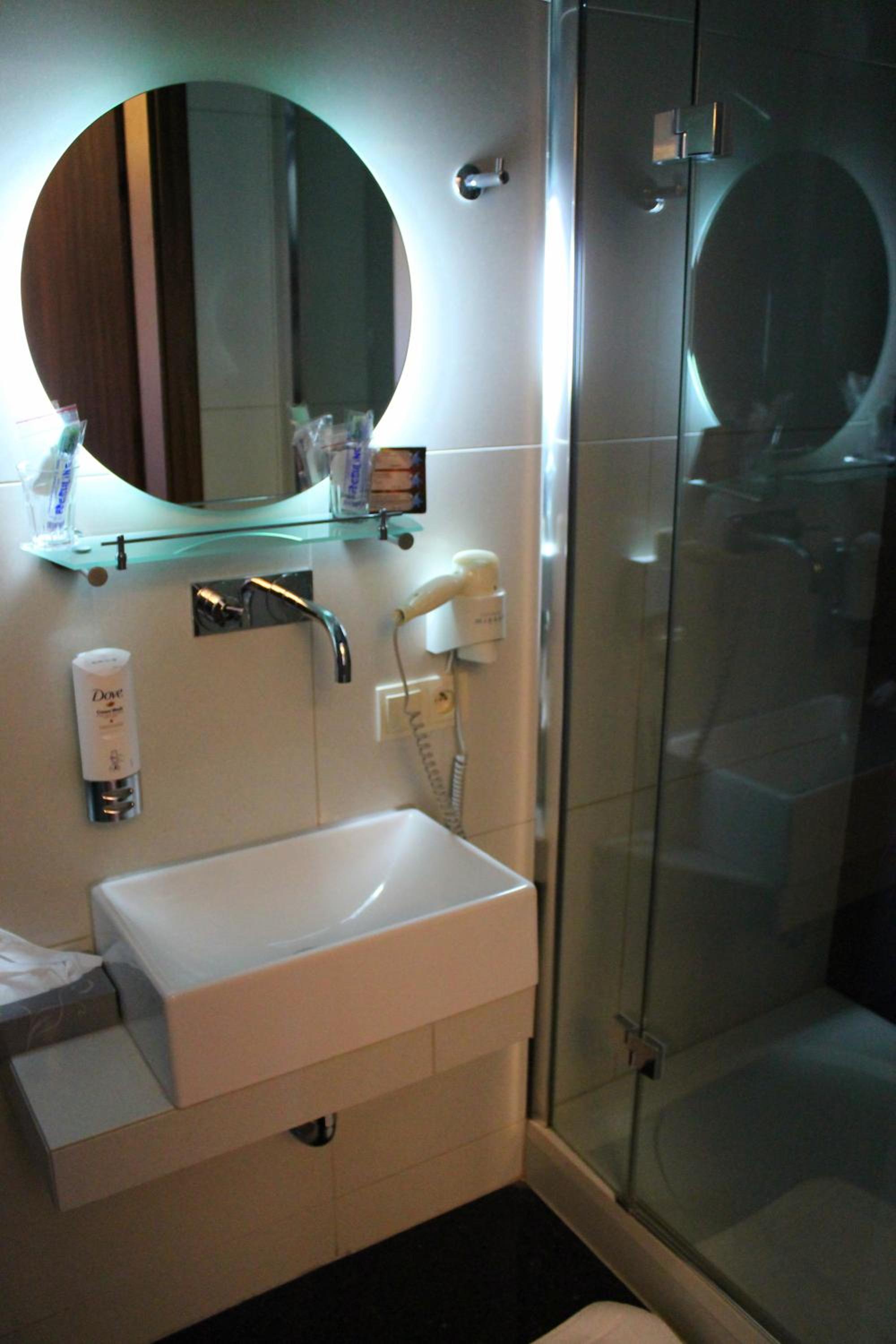 Standard Double Room - Photo 7