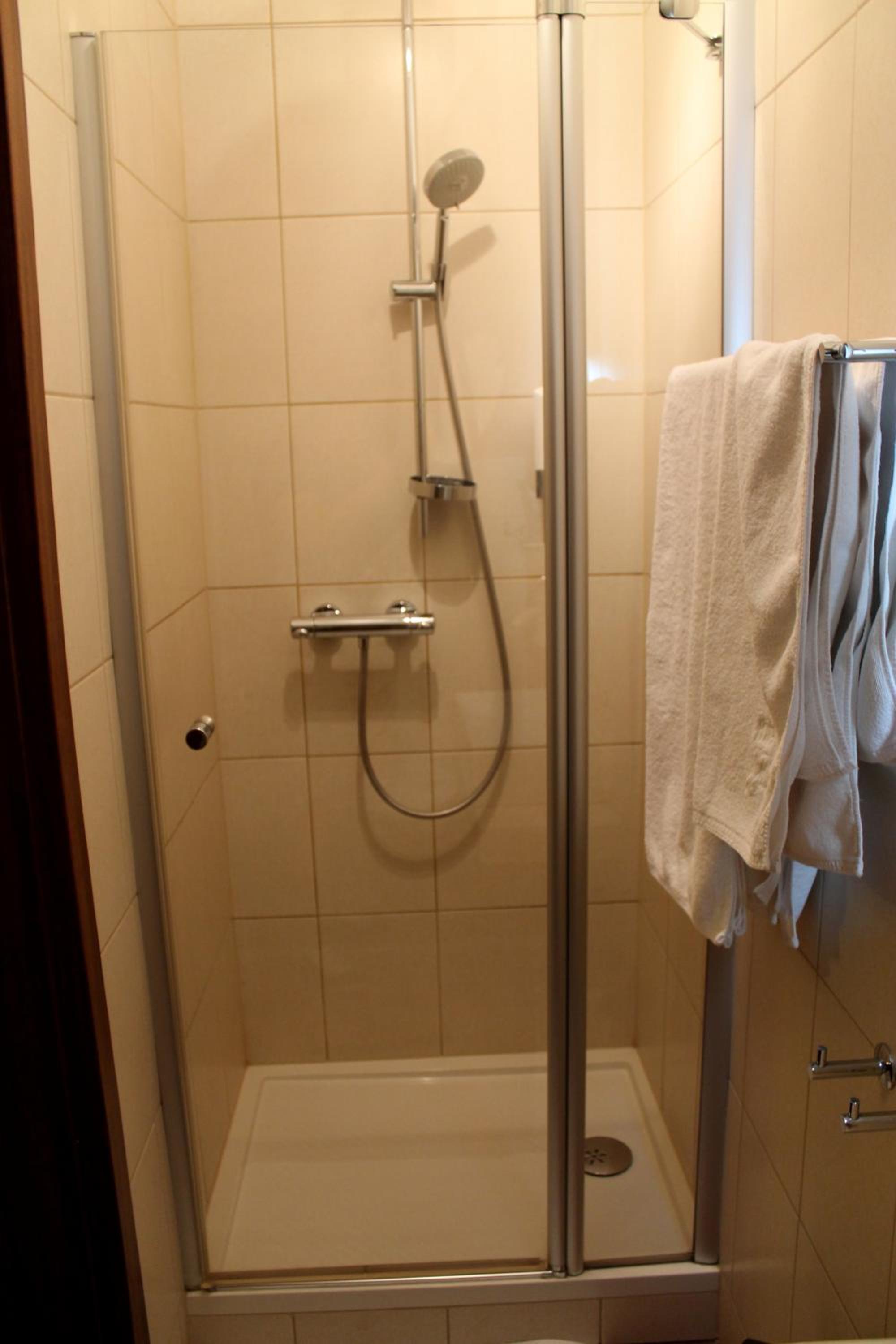Standard Double Room - Photo 8