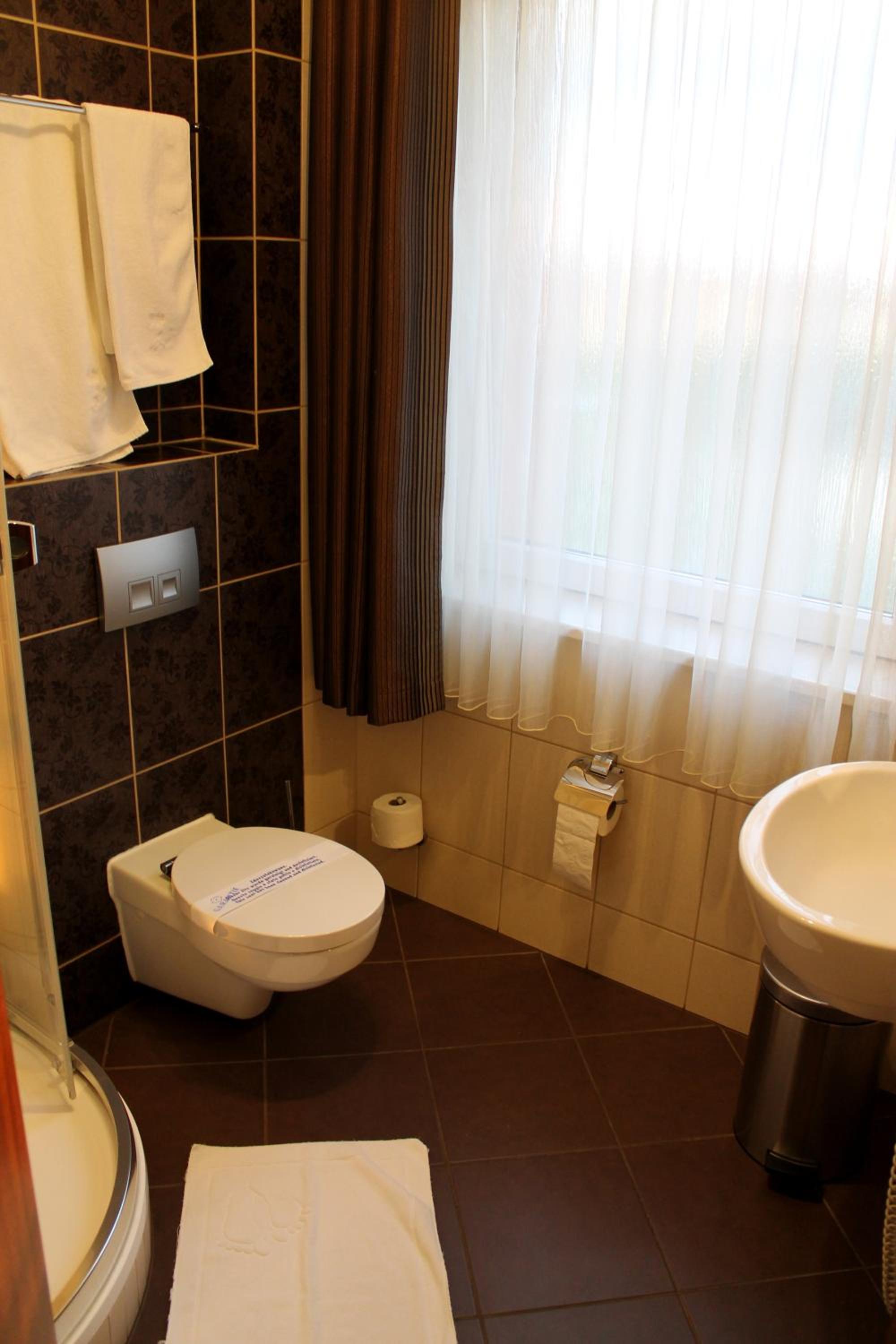 Standard Double Room - Photo 10