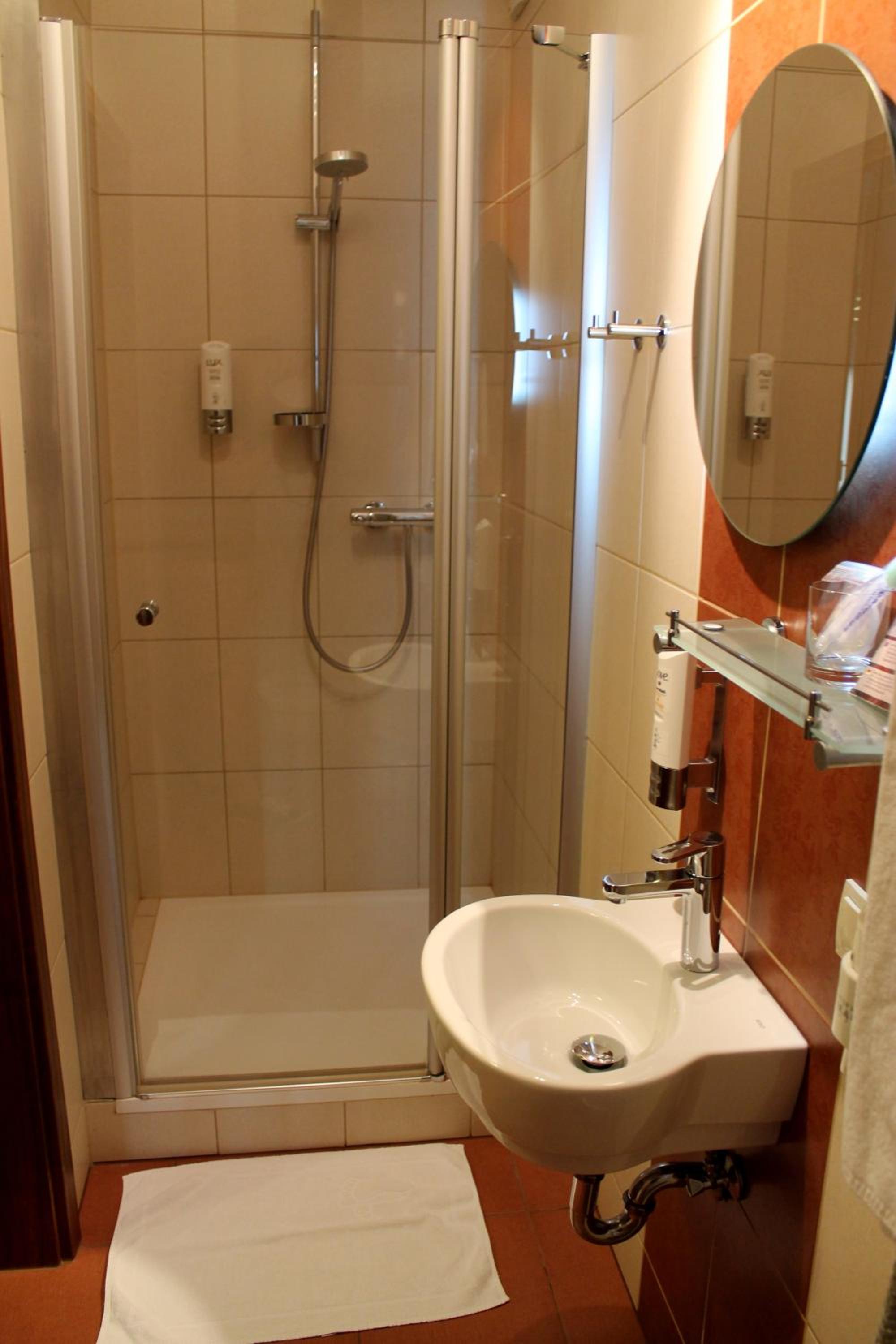 Standard Twin Room - Photo 3