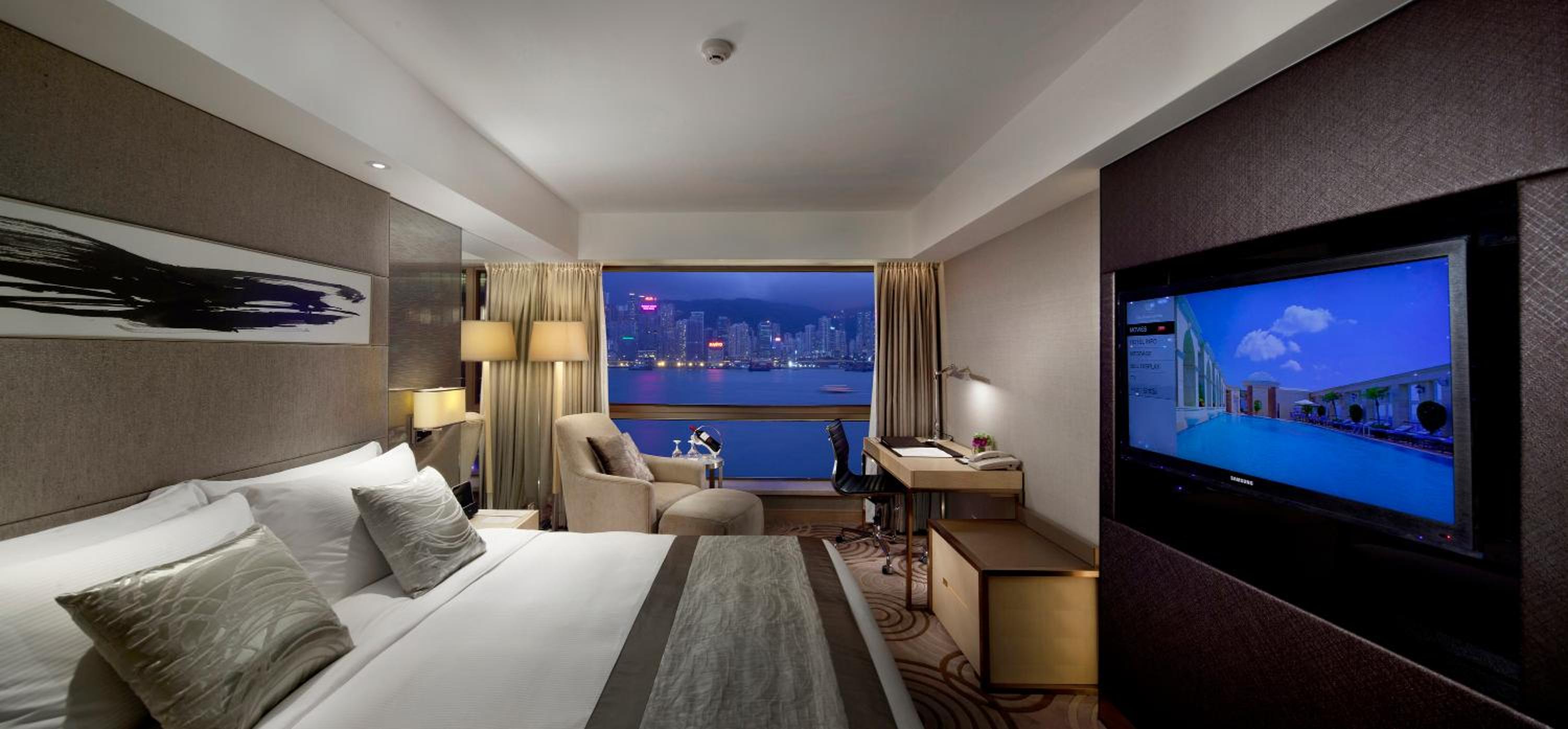 Crown Premier Queen or Twin Room