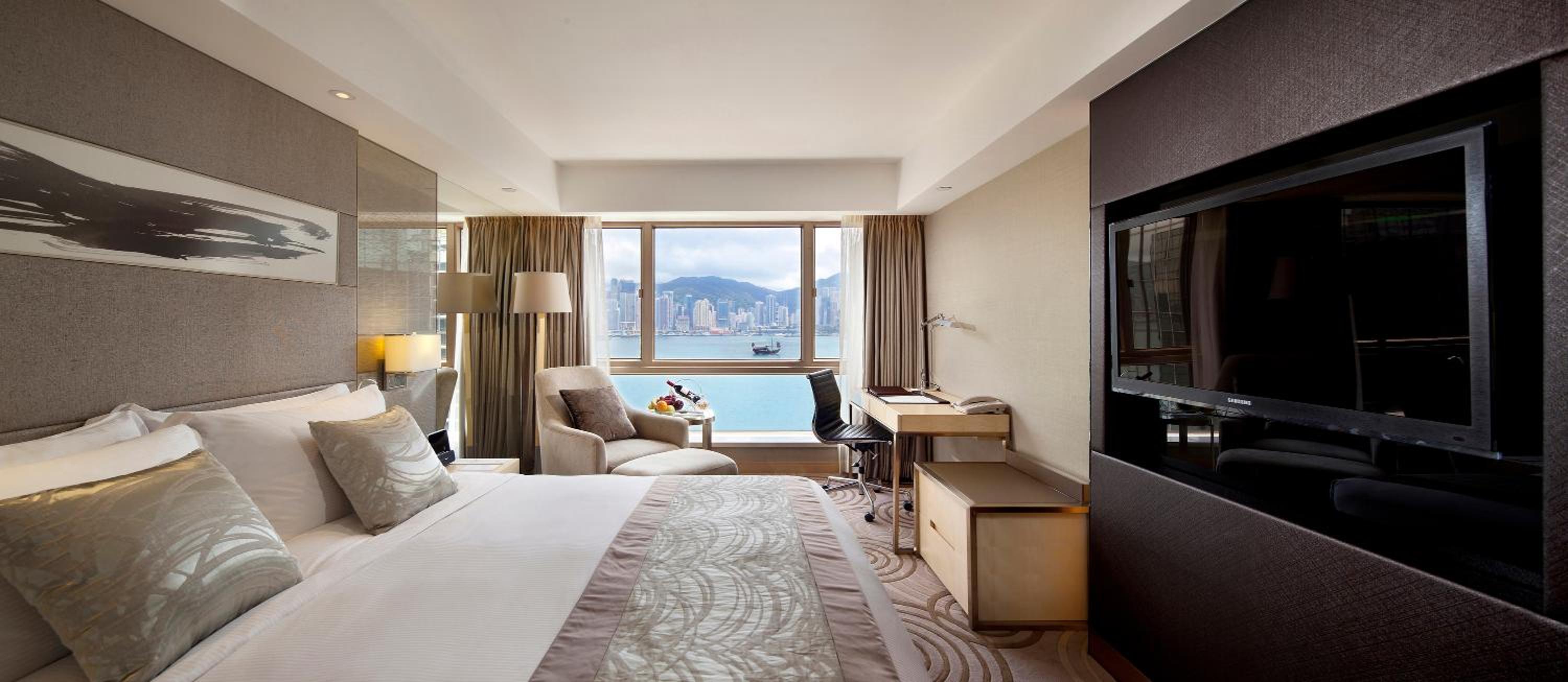 Crown Premier Queen or Twin Room thumbnail 6