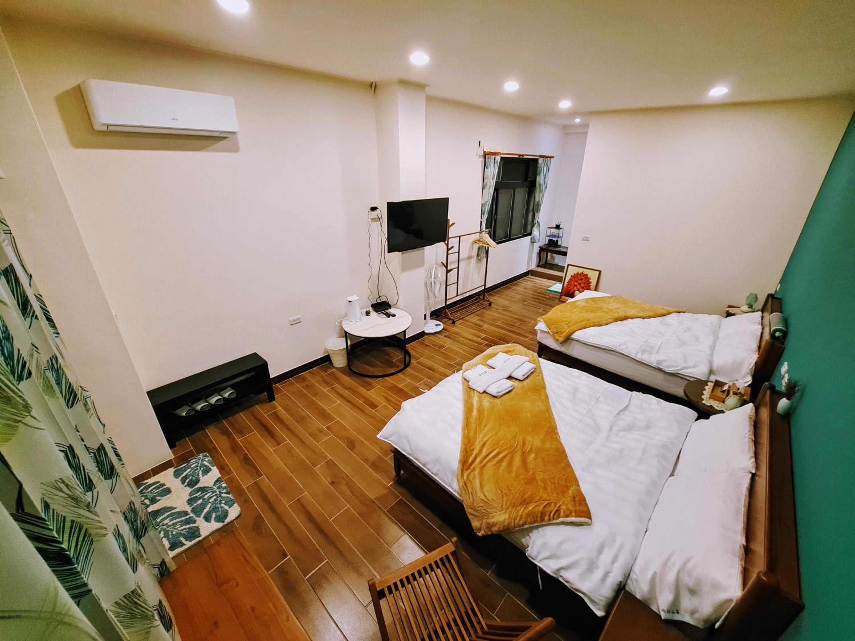 Quadruple Room with Mountain View photo 3