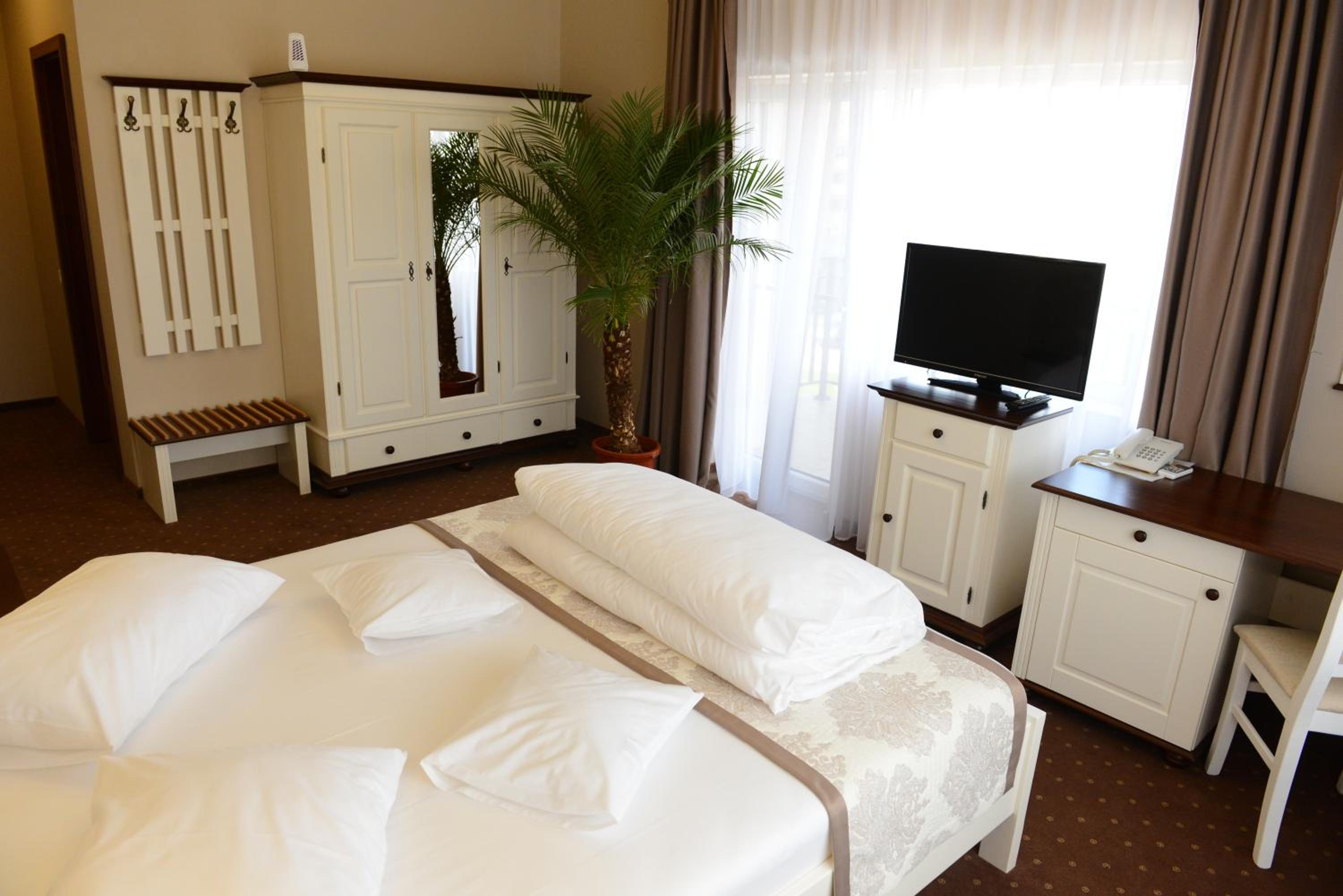 Standard Double Room - Photo 7